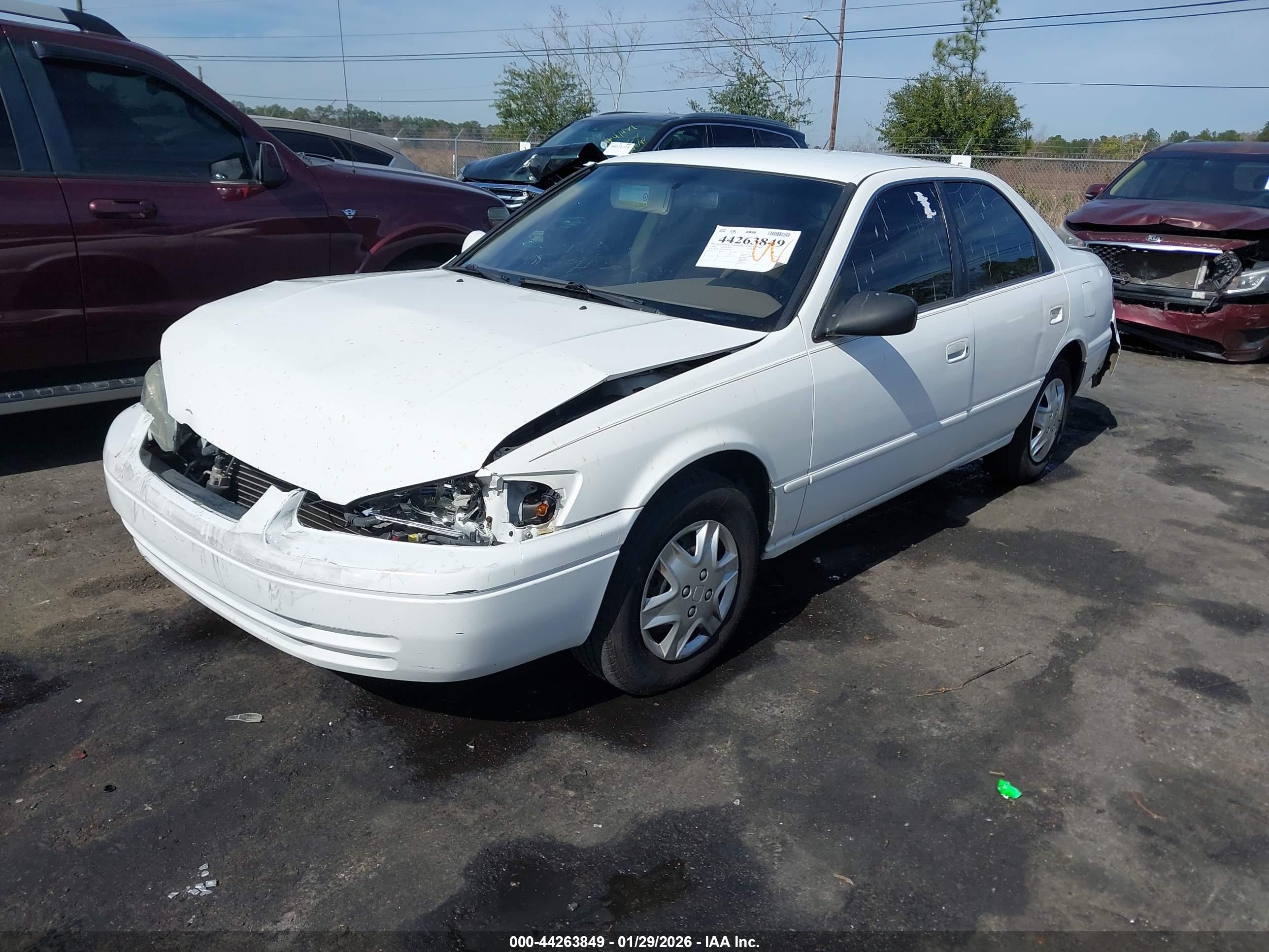 TOYOTA CAMRY image 2