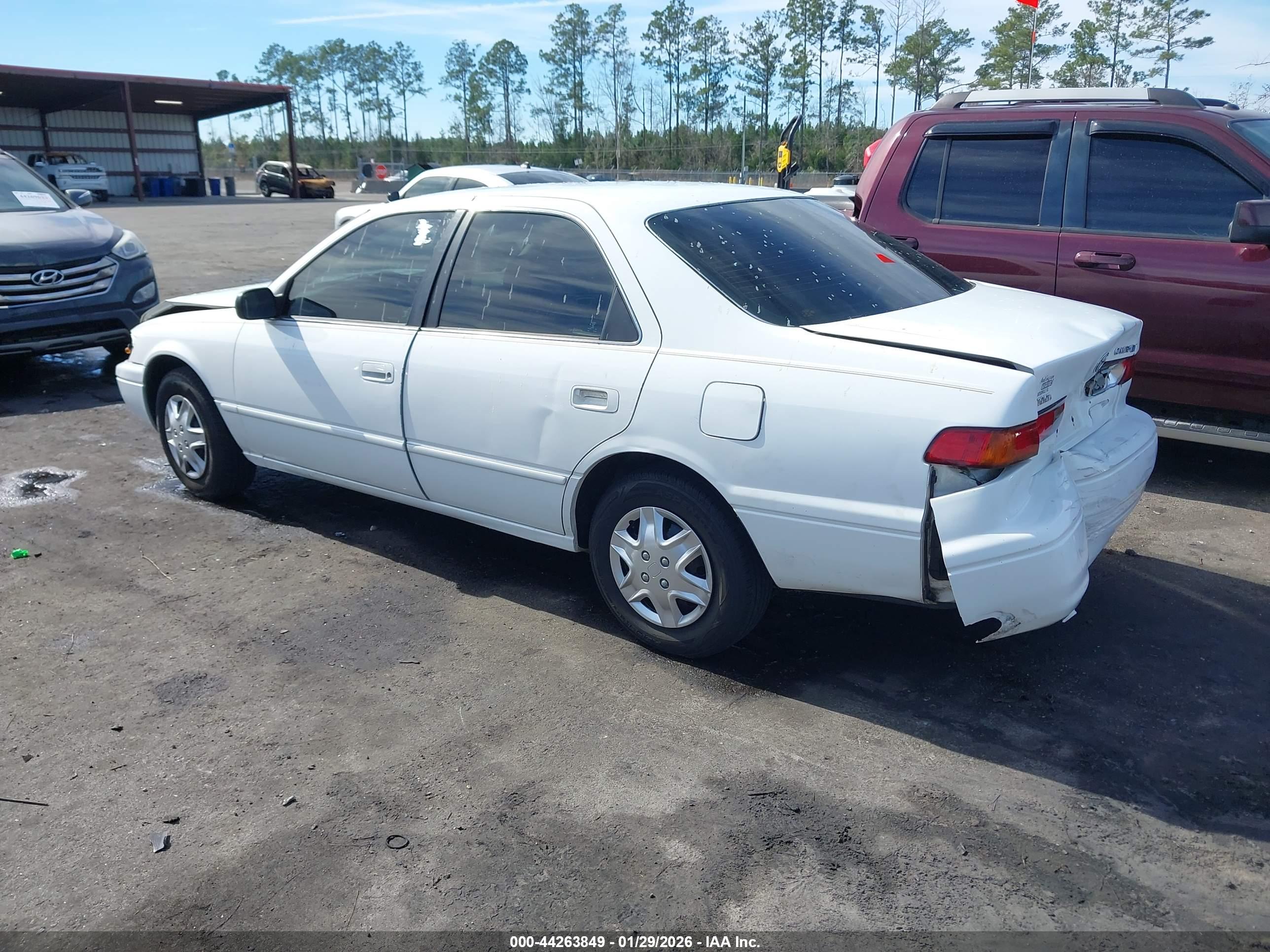 TOYOTA CAMRY image 3