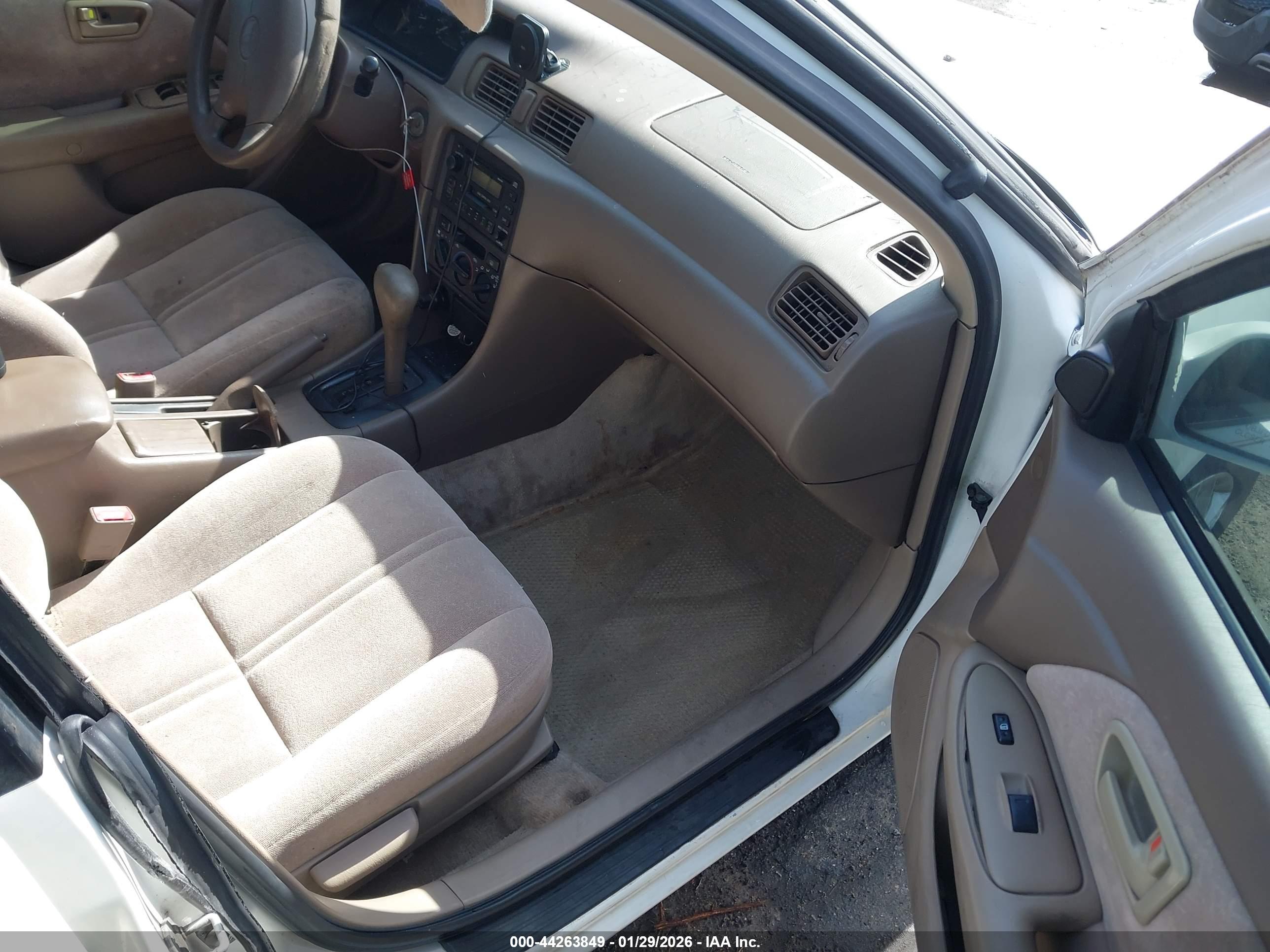 TOYOTA CAMRY image 5