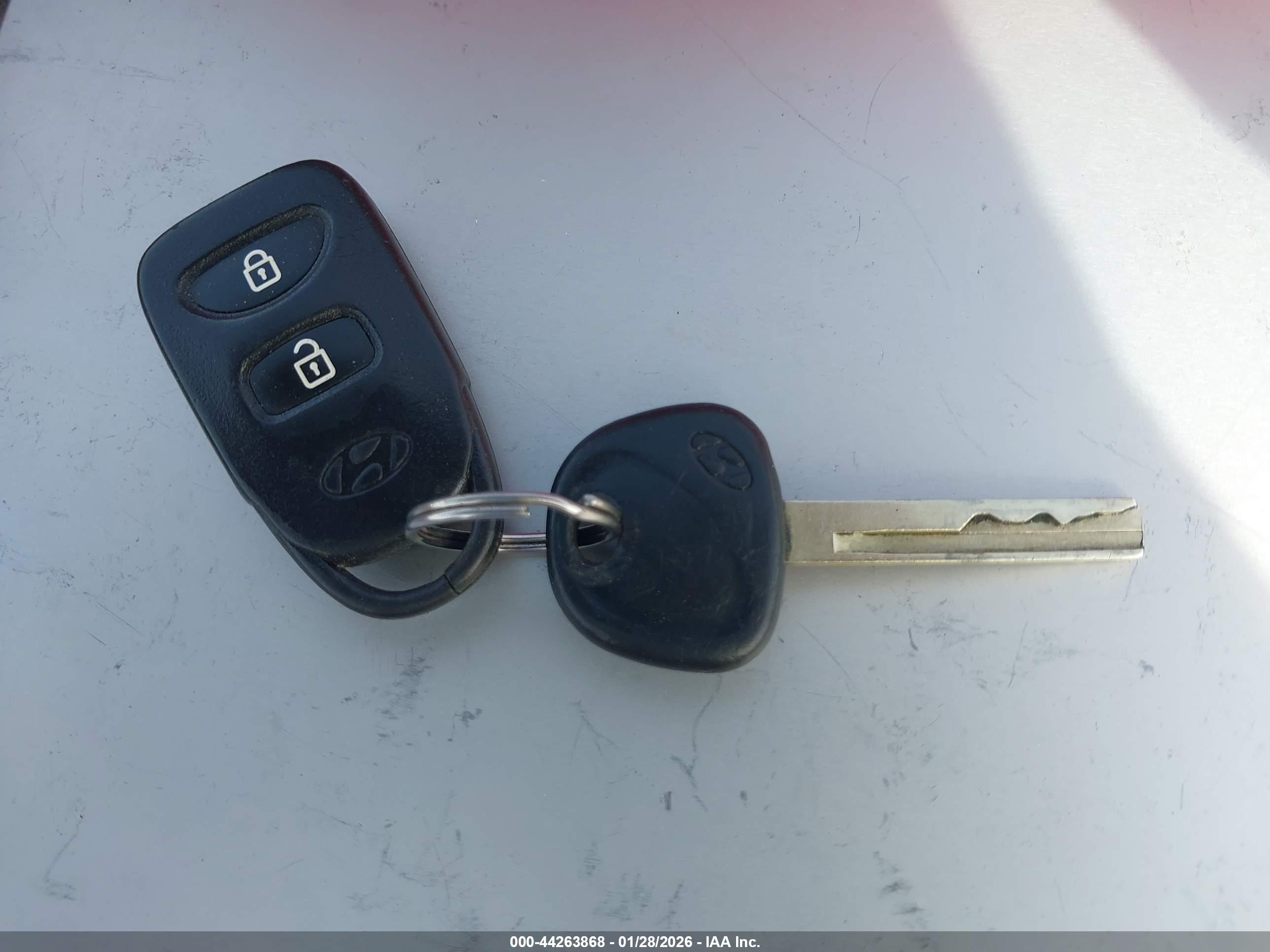 HYUNDAI ACCENT image 11