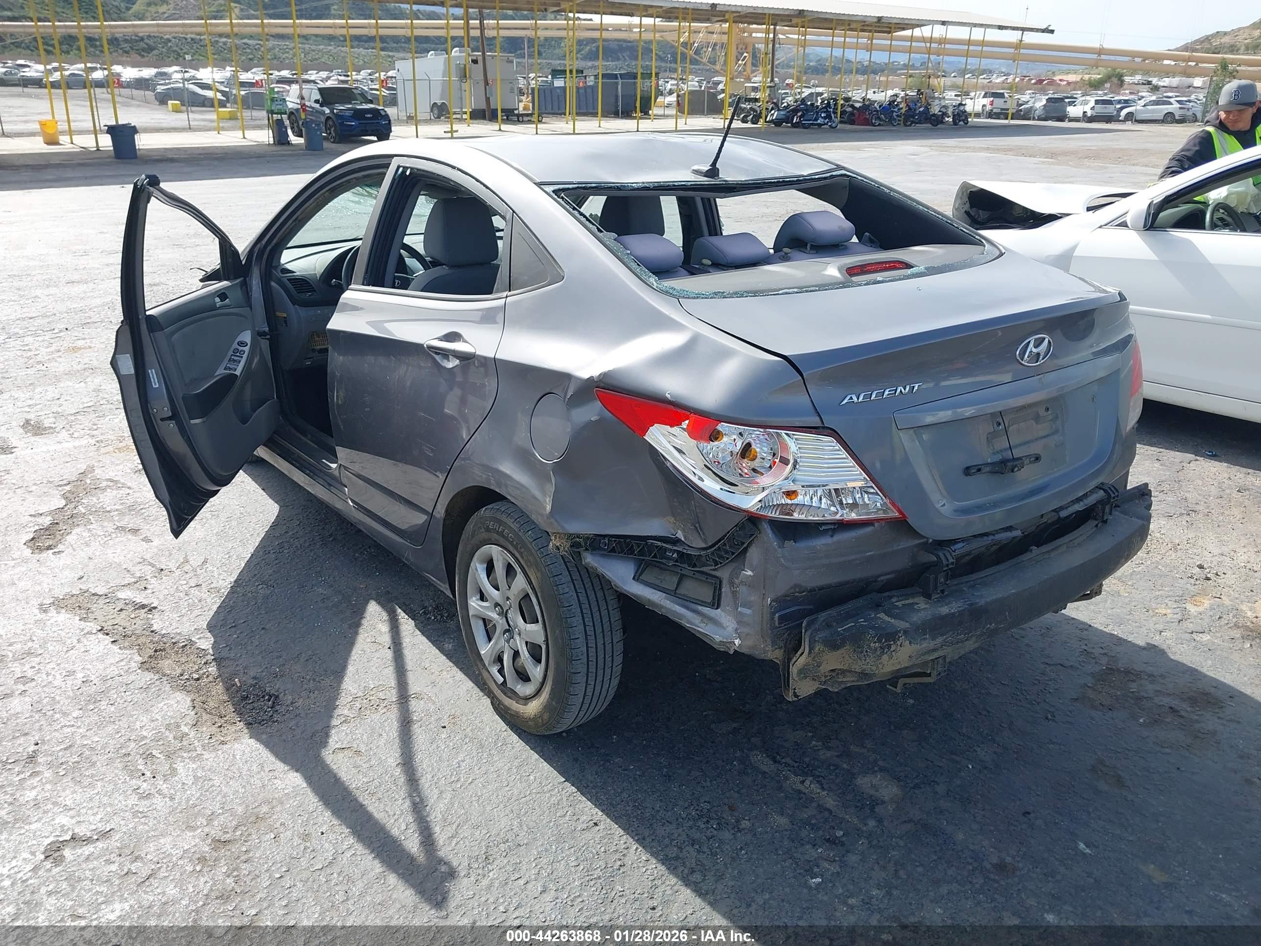 HYUNDAI ACCENT image 3