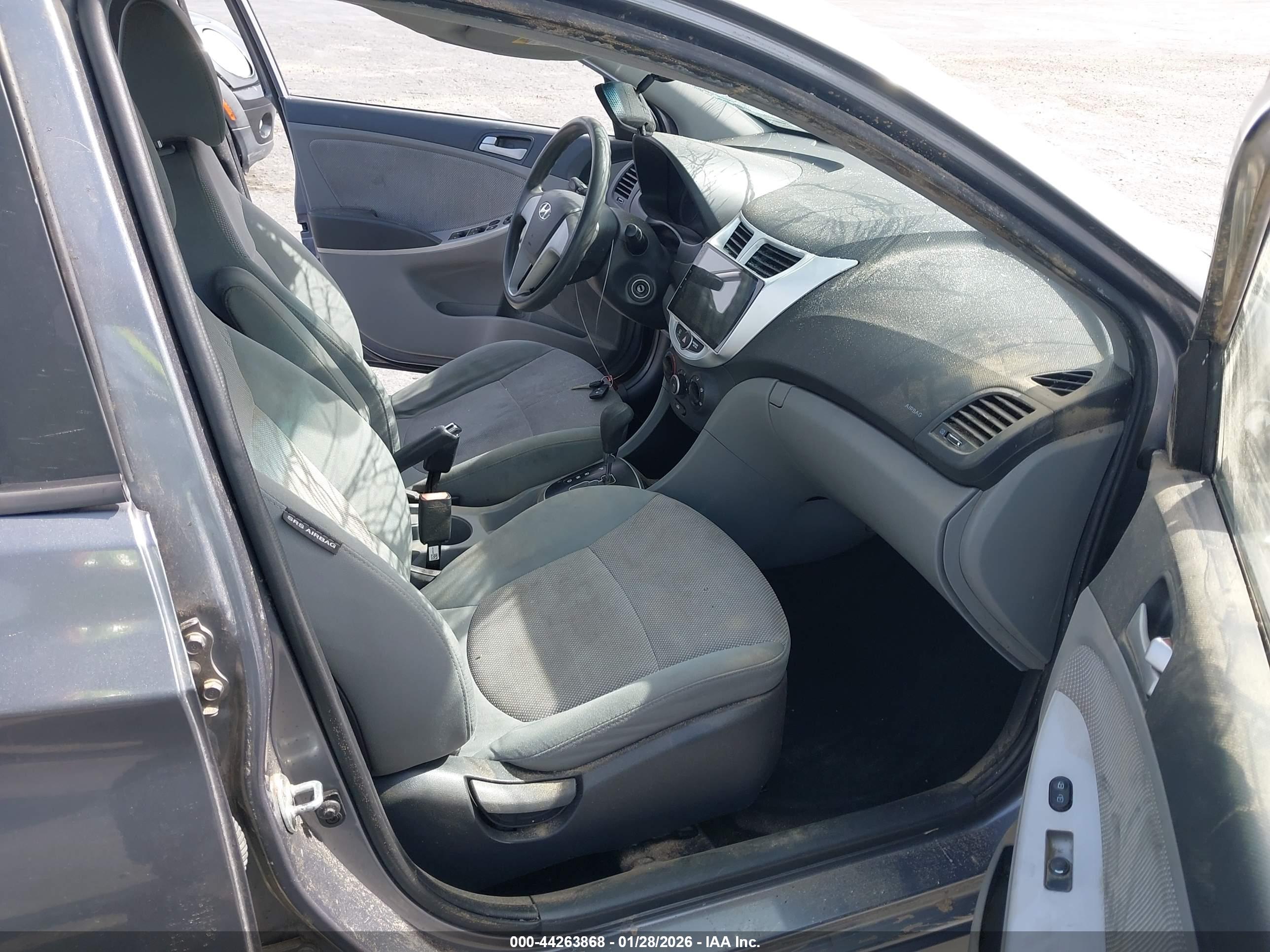 HYUNDAI ACCENT image 5