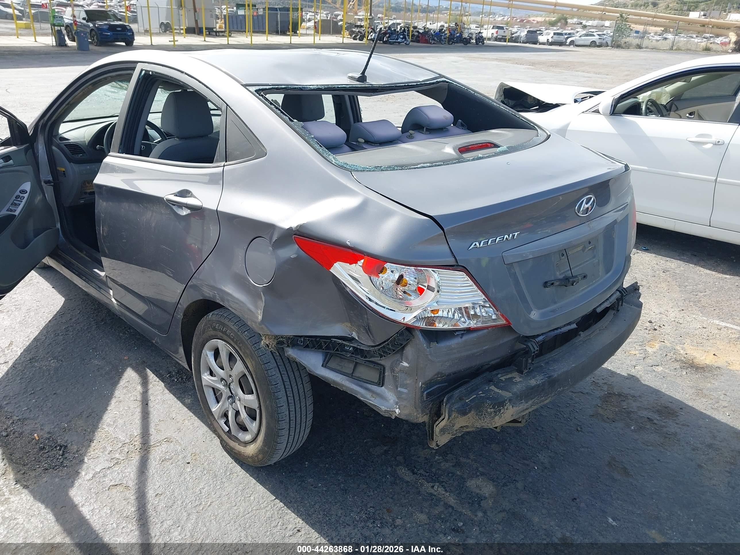 HYUNDAI ACCENT image 6