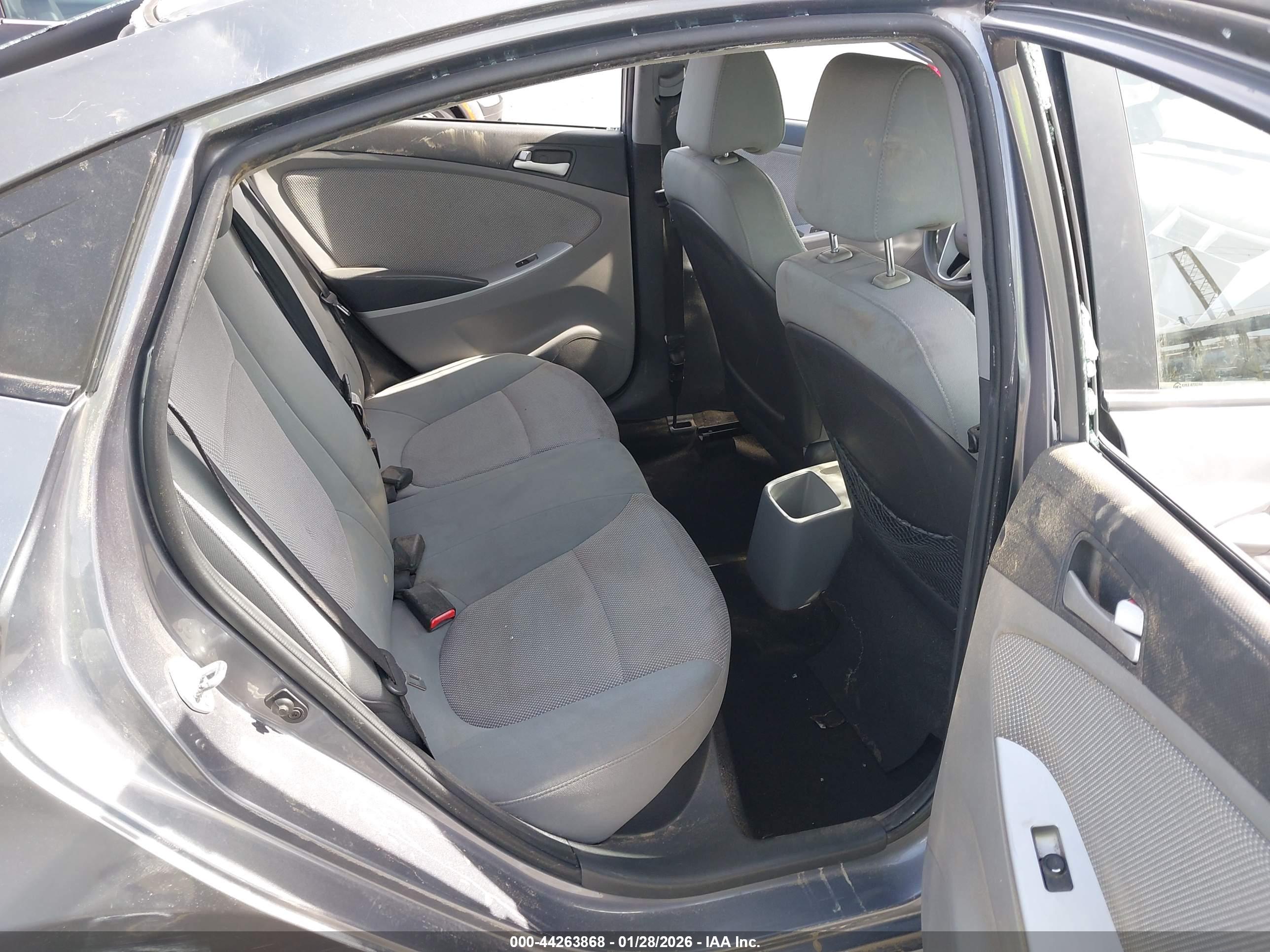 HYUNDAI ACCENT image 8