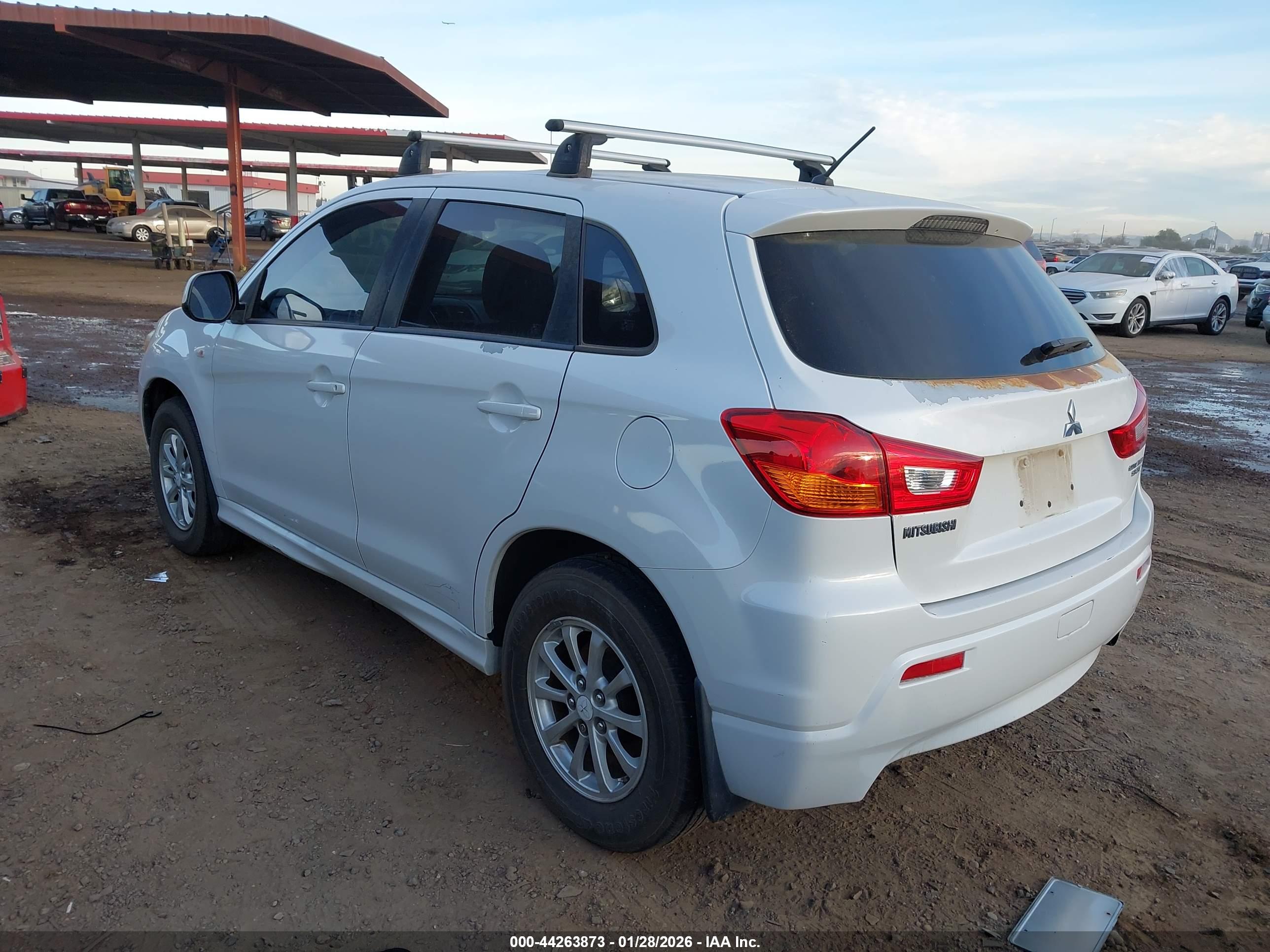 MITSUBISHI OUTLANDER image 3