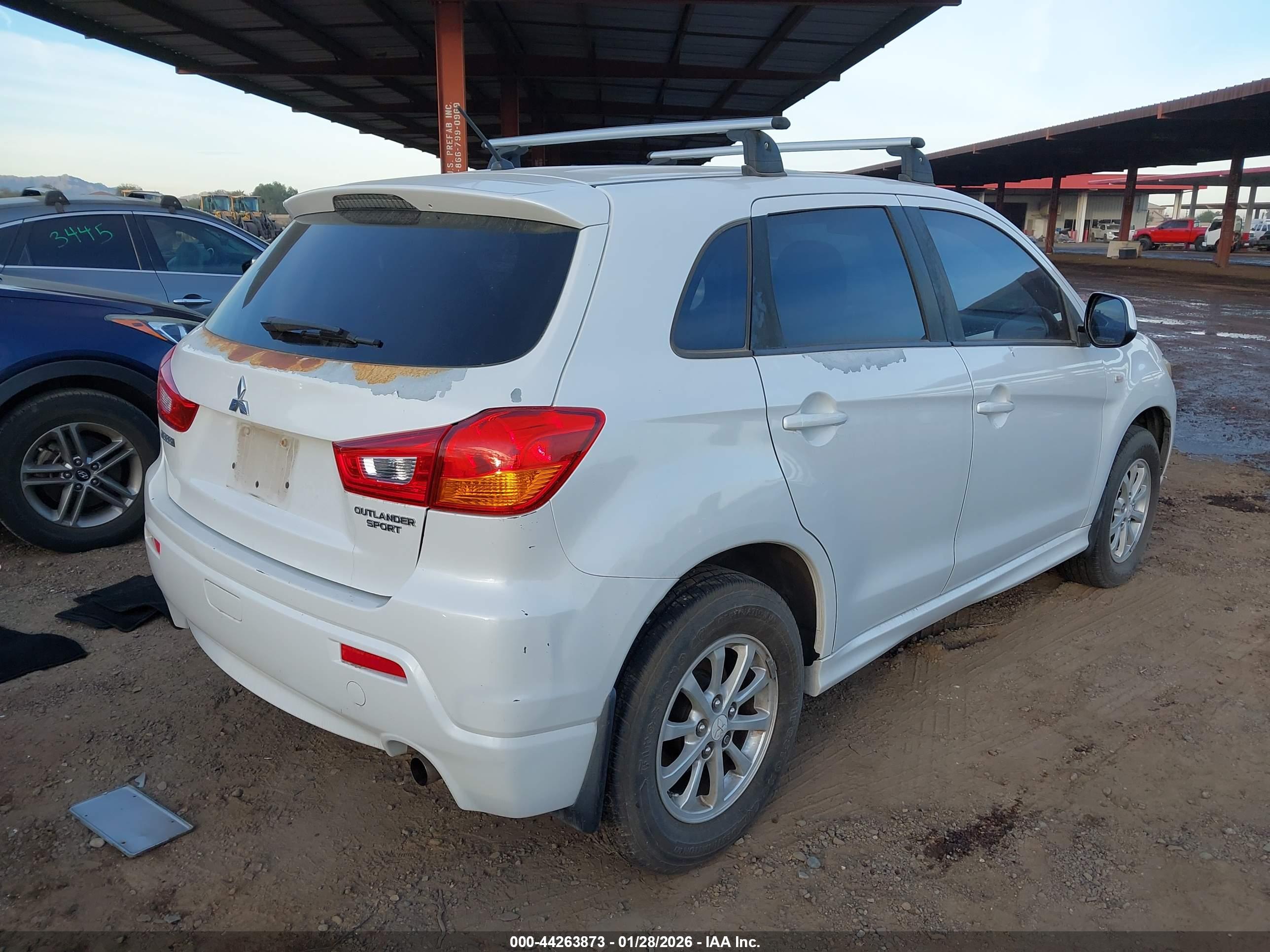 MITSUBISHI OUTLANDER image 4