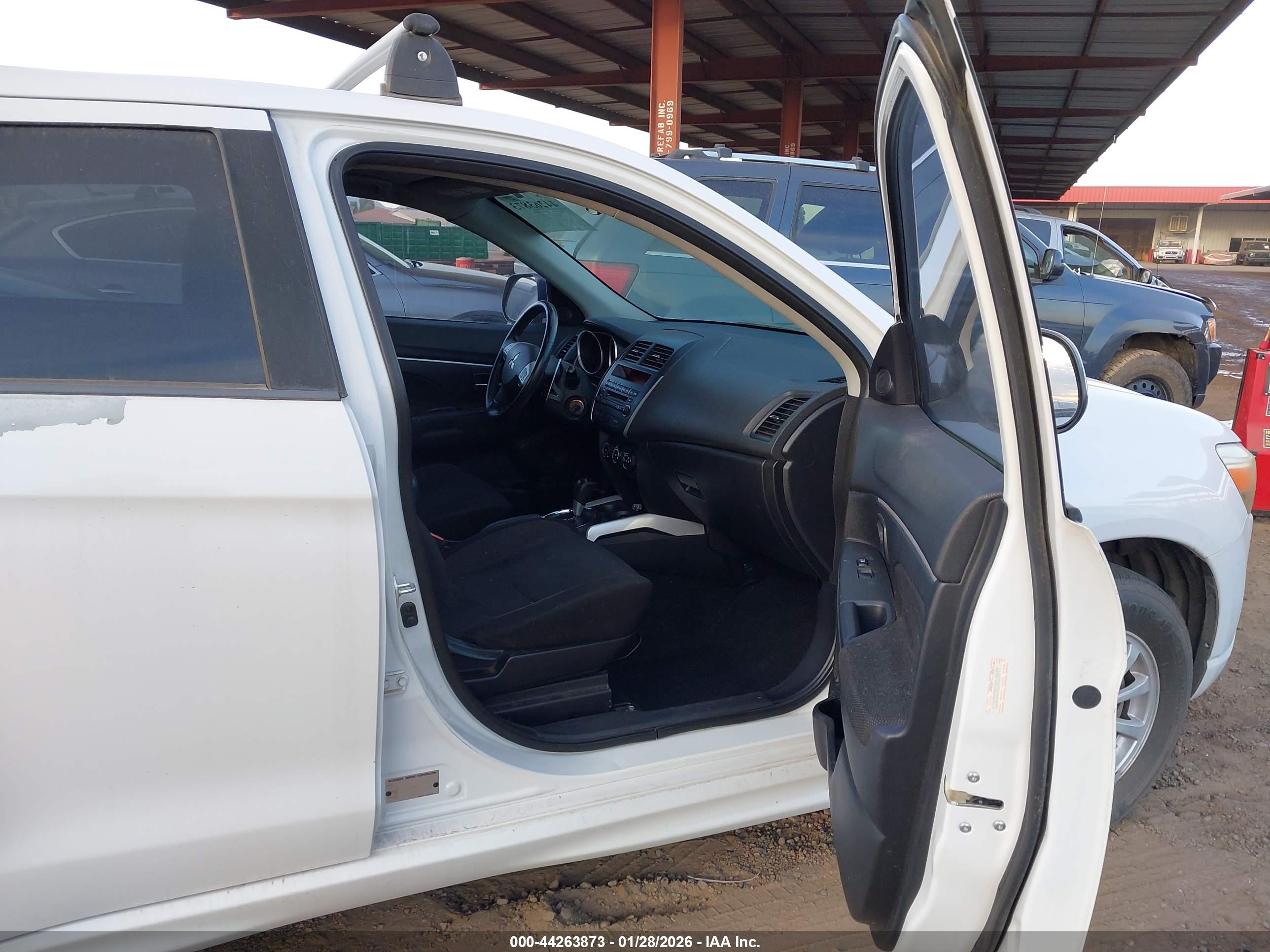 MITSUBISHI OUTLANDER image 5