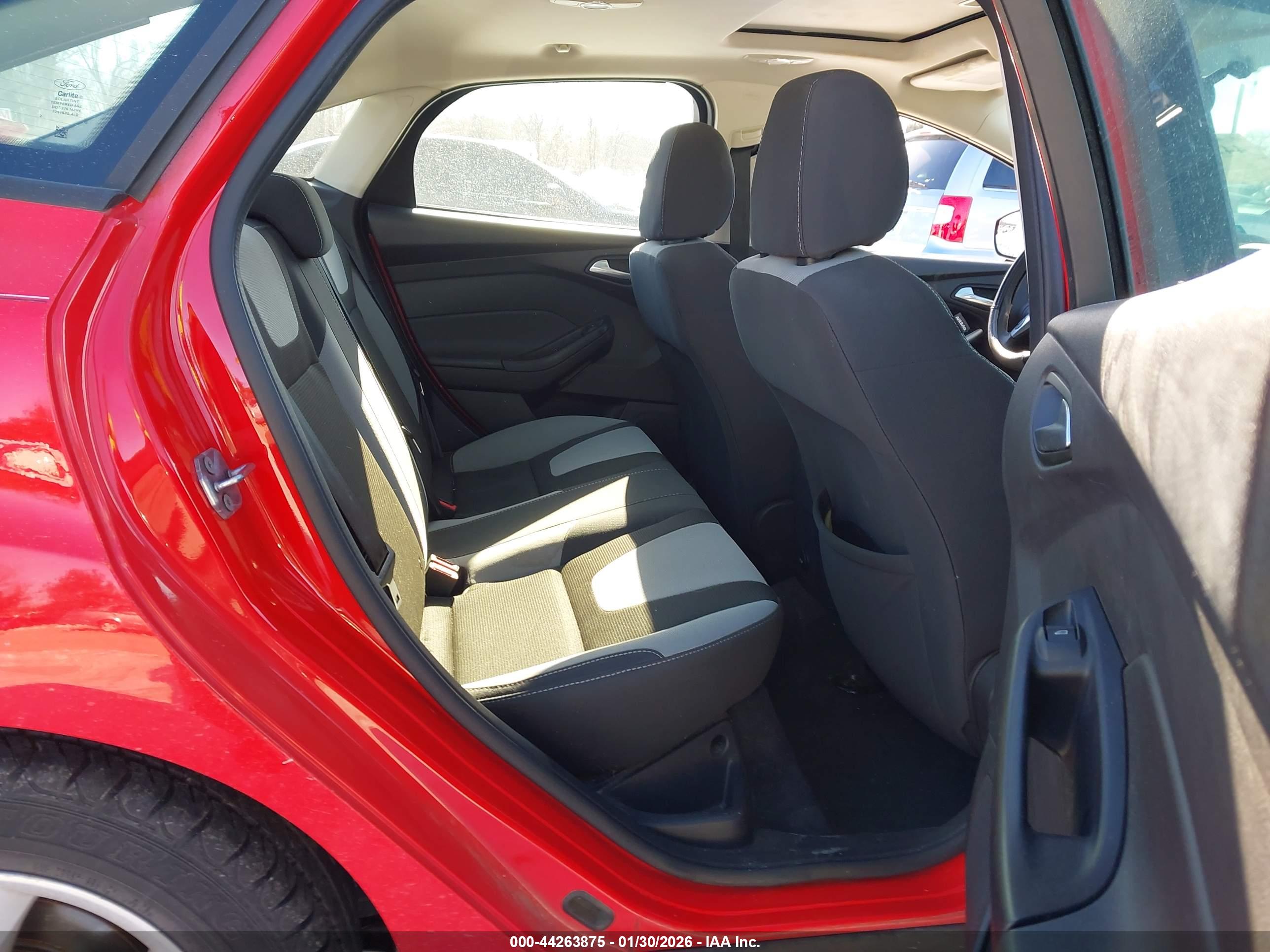 FORD FOCUS image 8