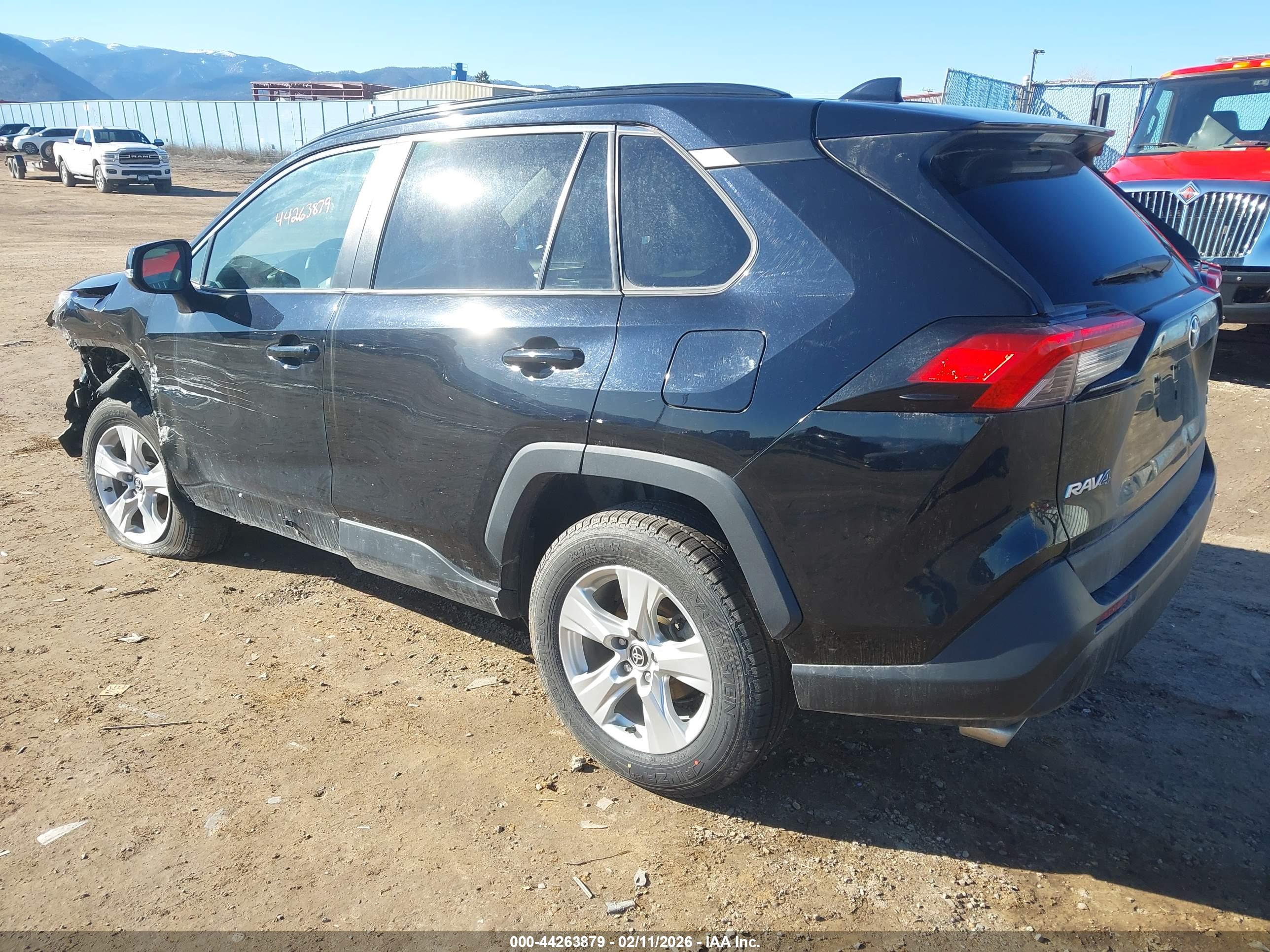 TOYOTA RAV4 image 3