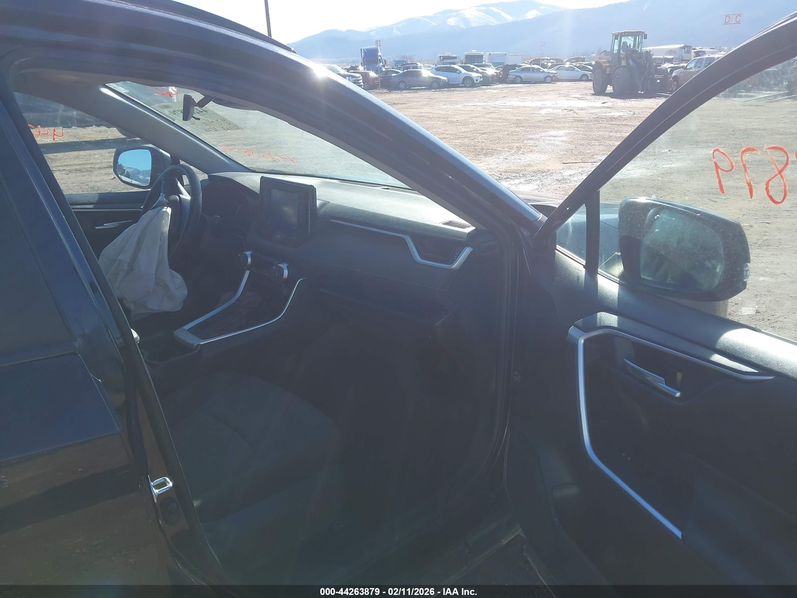 TOYOTA RAV4 image 5