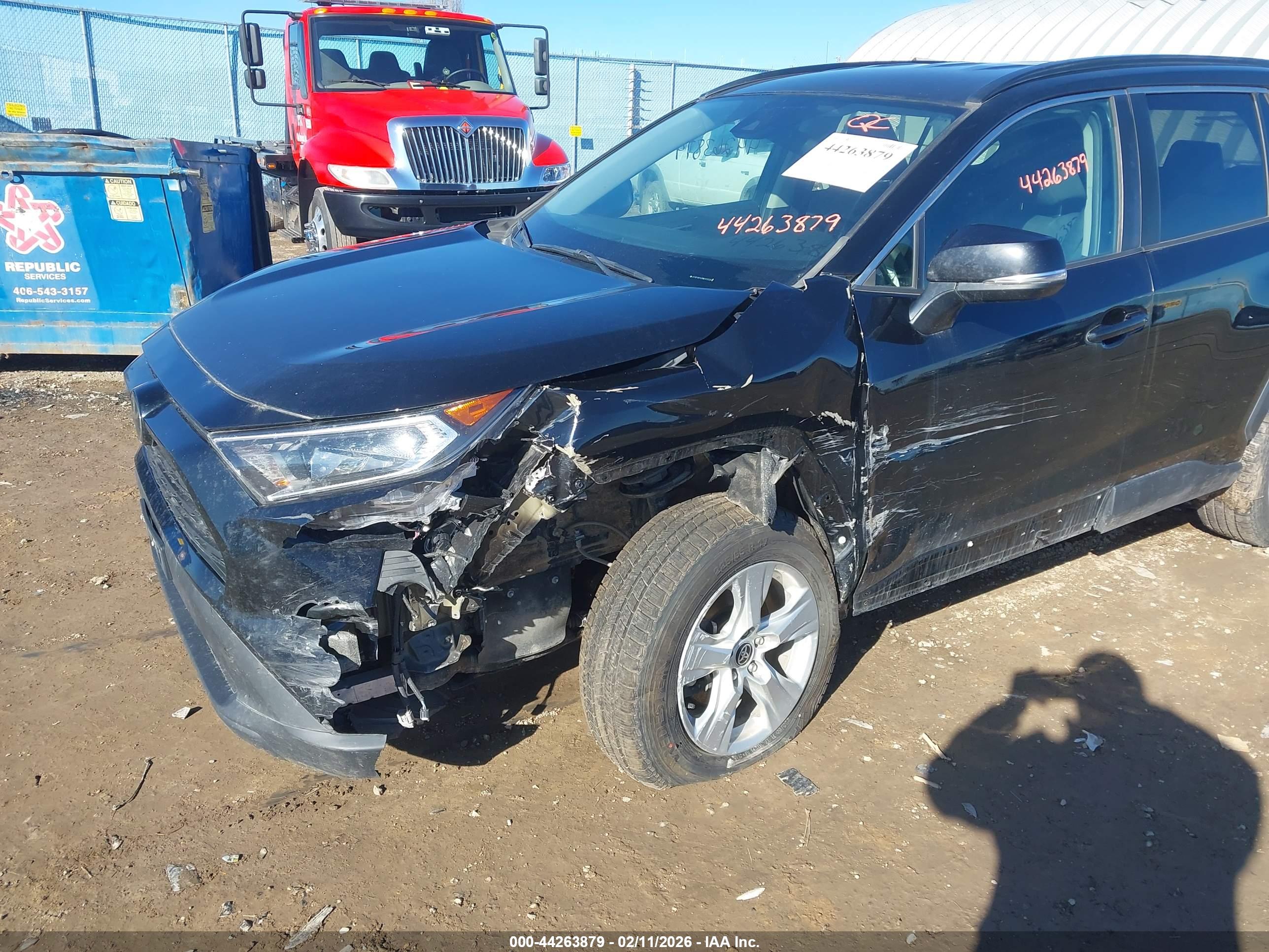 TOYOTA RAV4 image 6