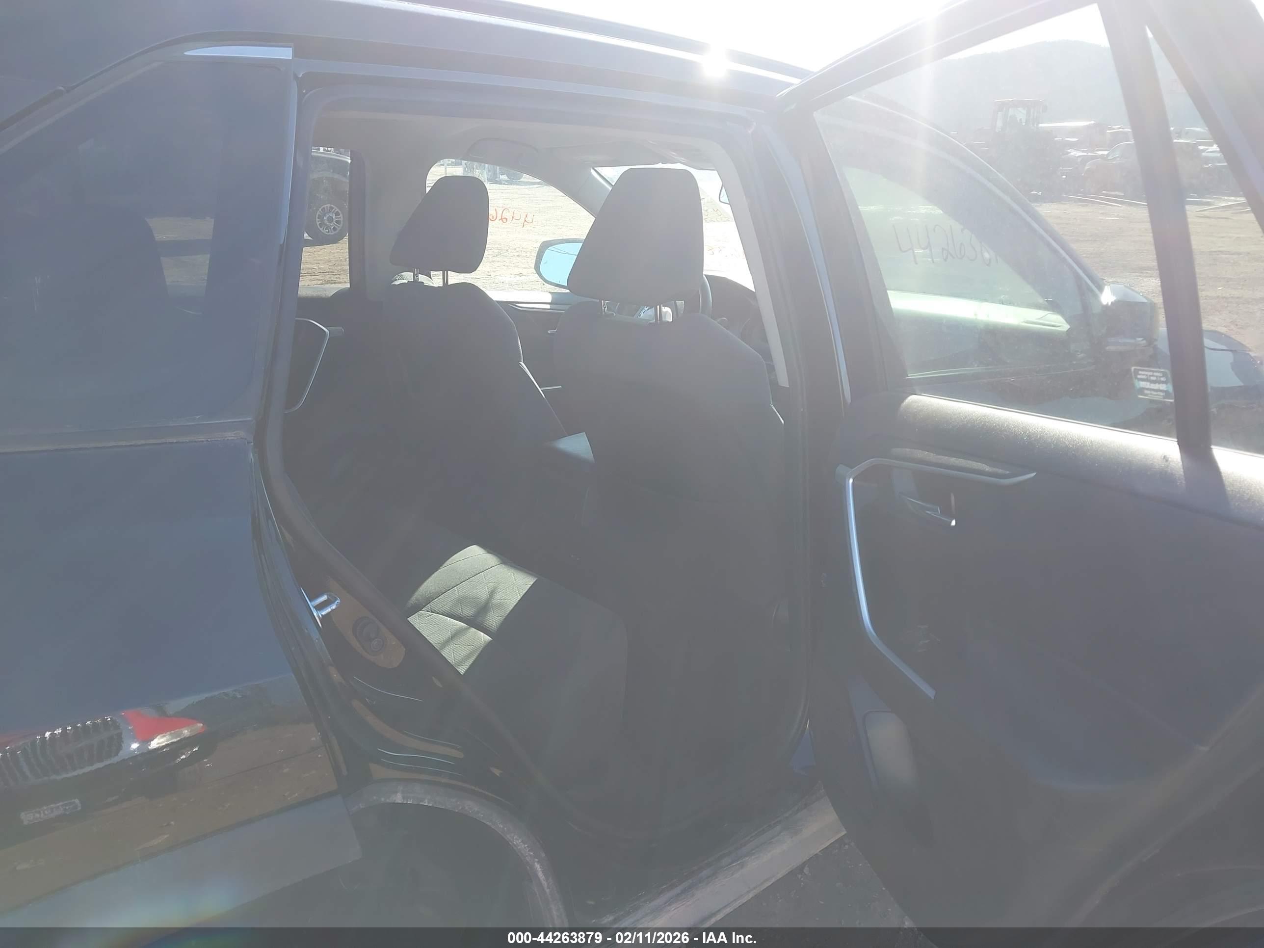 TOYOTA RAV4 image 8