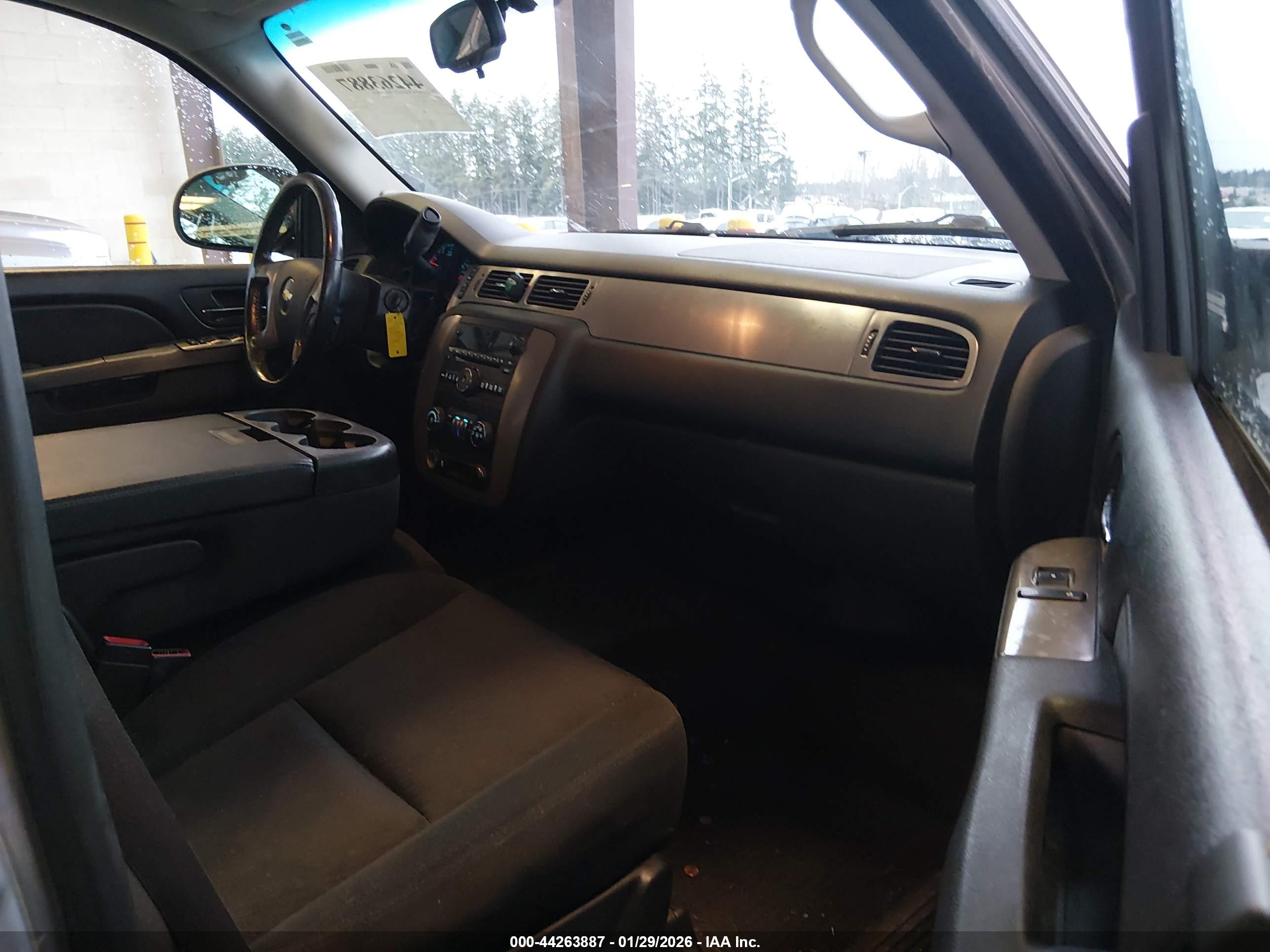 CHEVROLET TAHOE image 5