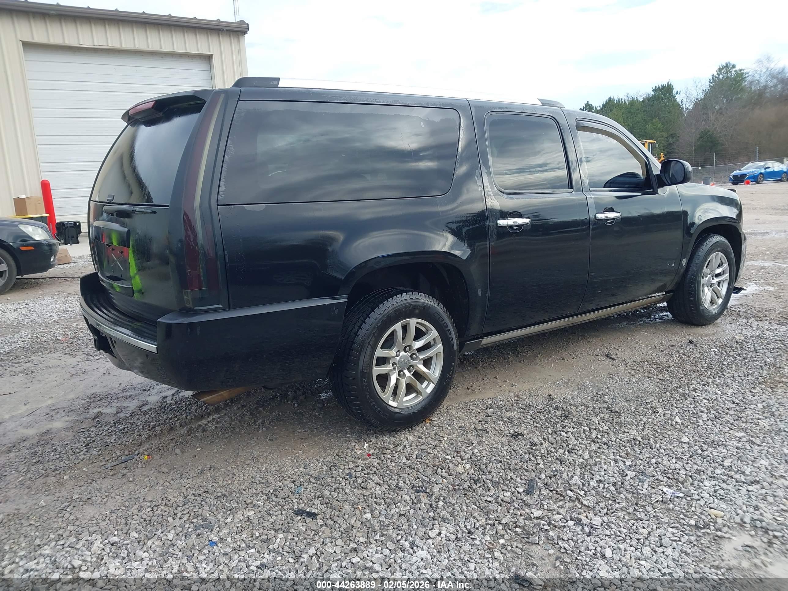 GMC YUKON image 4