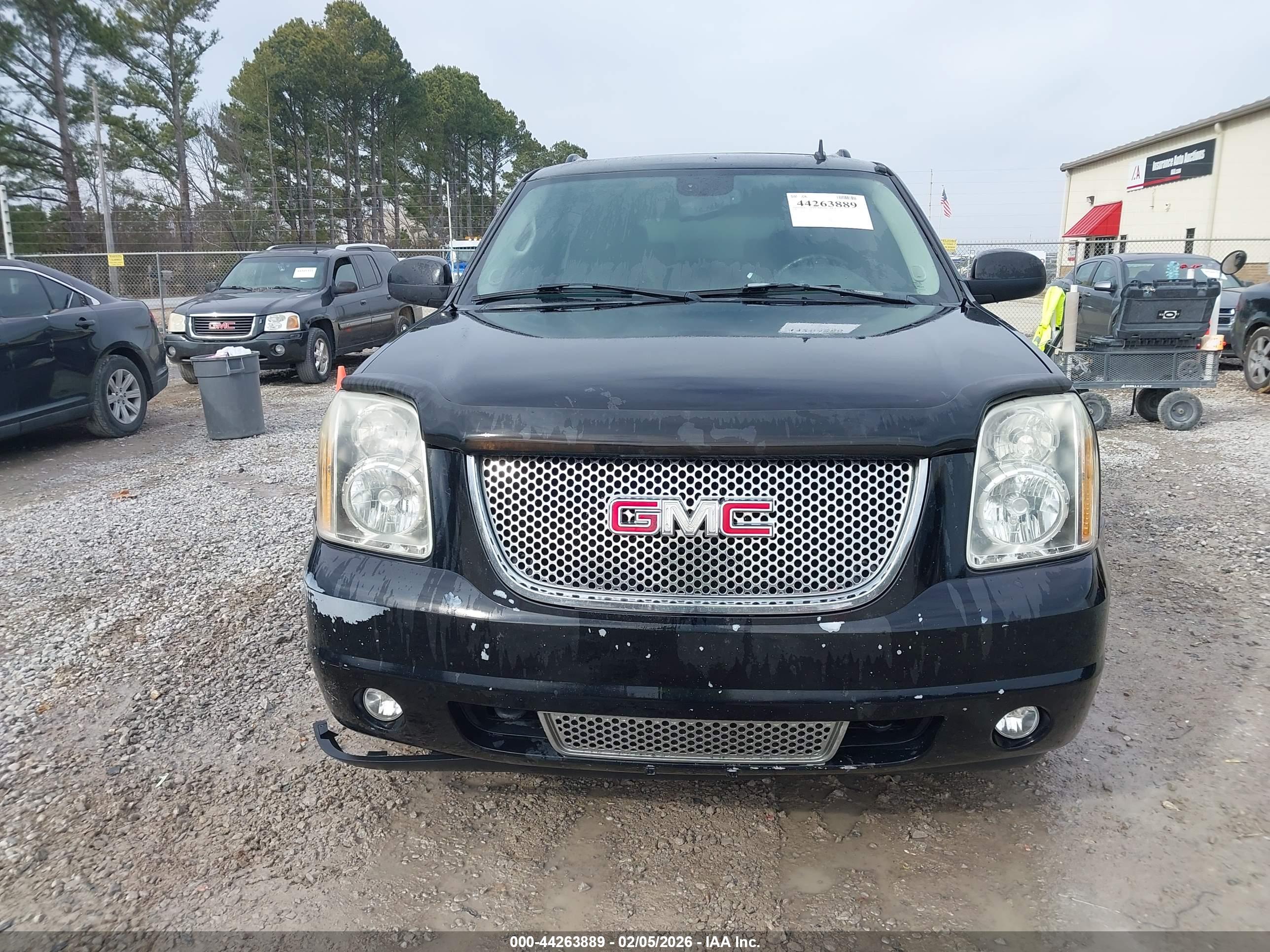 GMC YUKON image 6