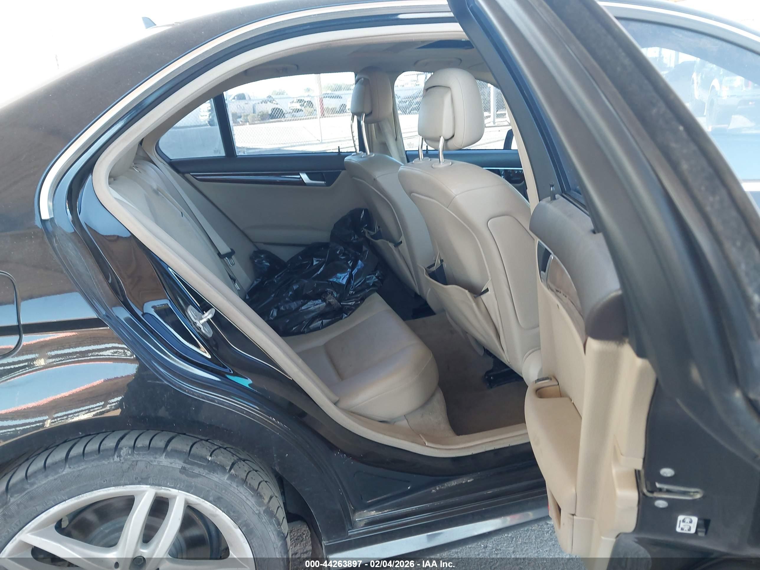 MERCEDES-BENZ C image 8