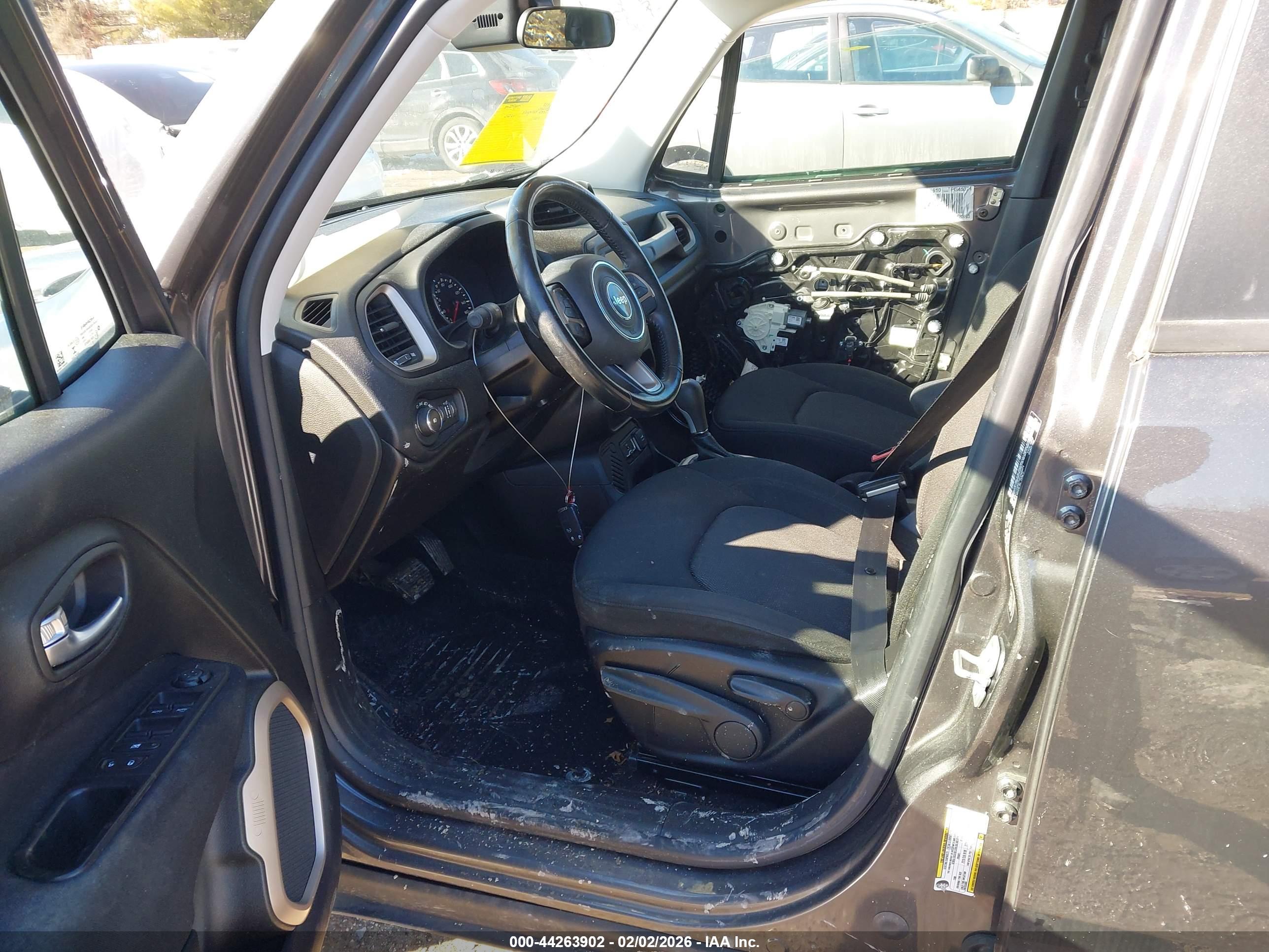 JEEP RENEGADE image 5