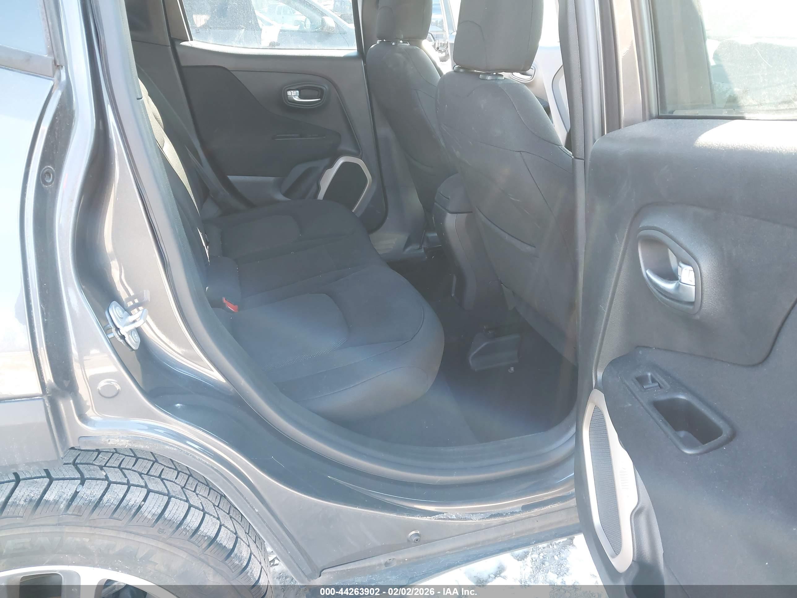 JEEP RENEGADE image 8
