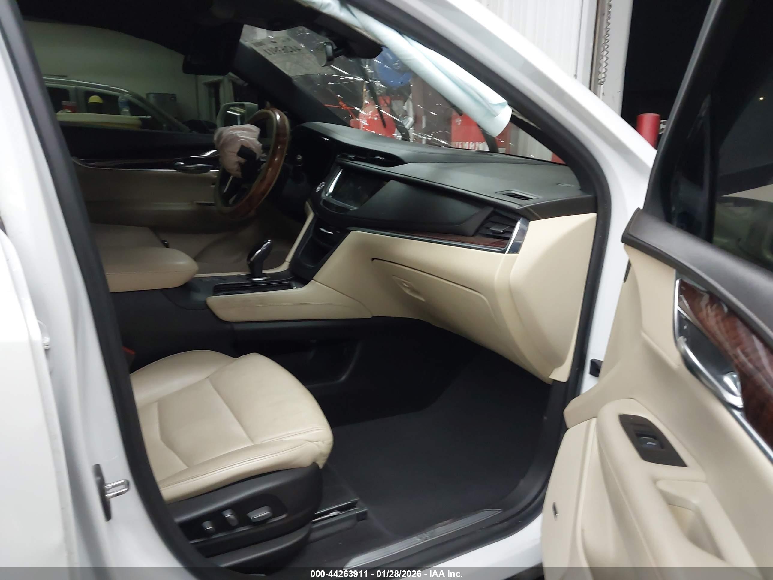 CADILLAC XT5 image 5