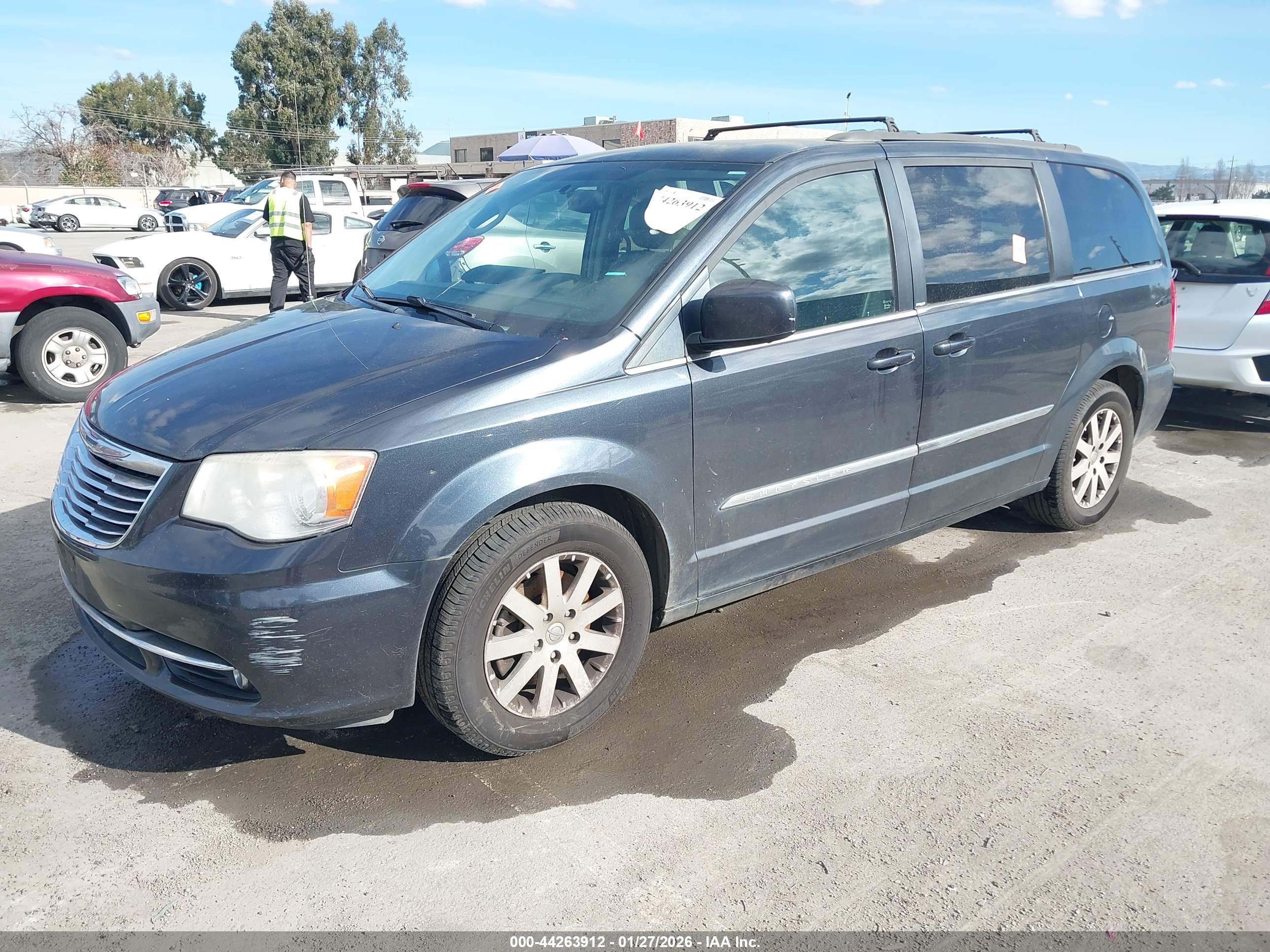 CHRYSLER TOWN image 2