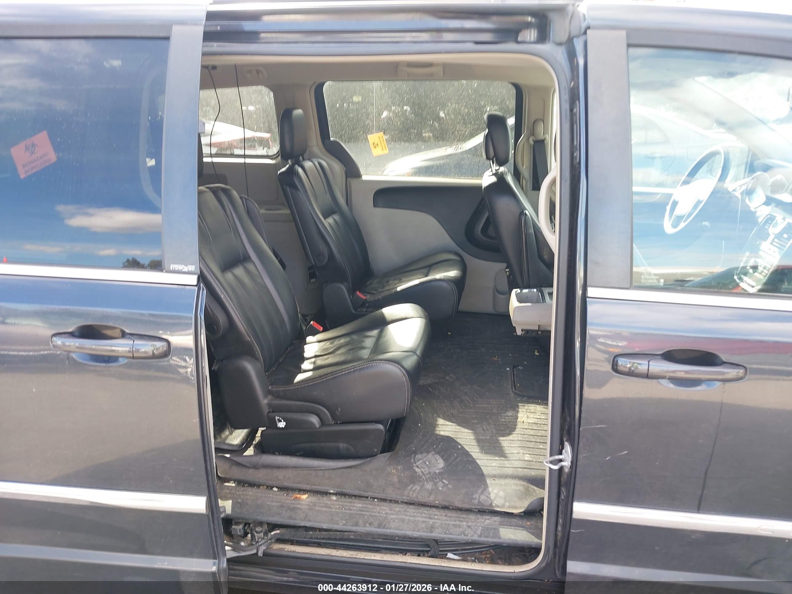 CHRYSLER TOWN image 8