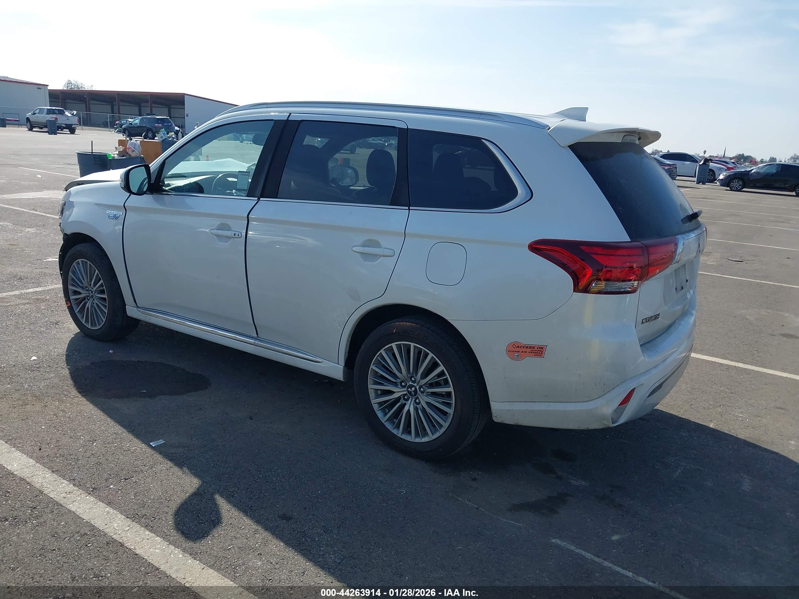MITSUBISHI OUTLANDER image 3