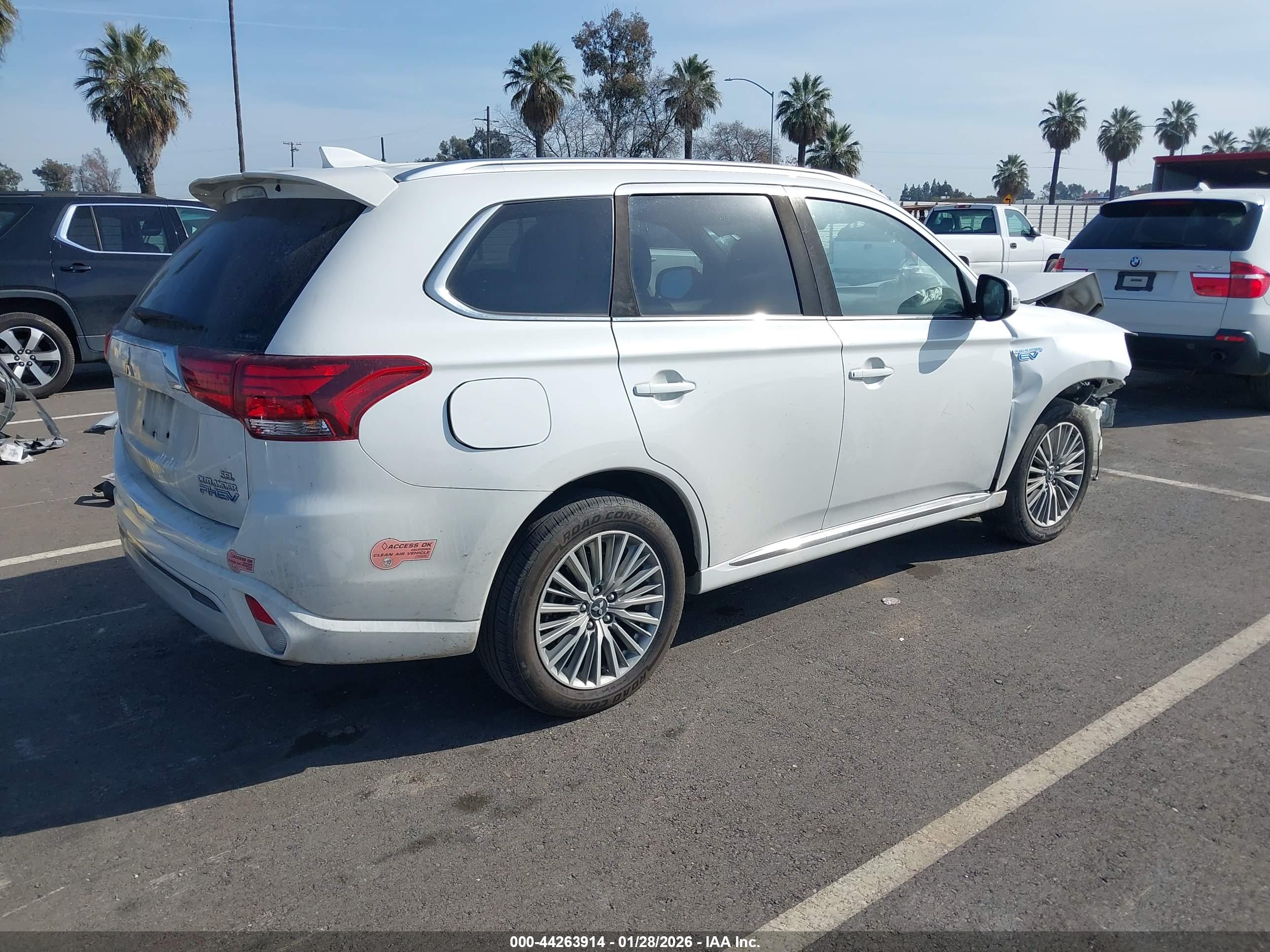 MITSUBISHI OUTLANDER image 4