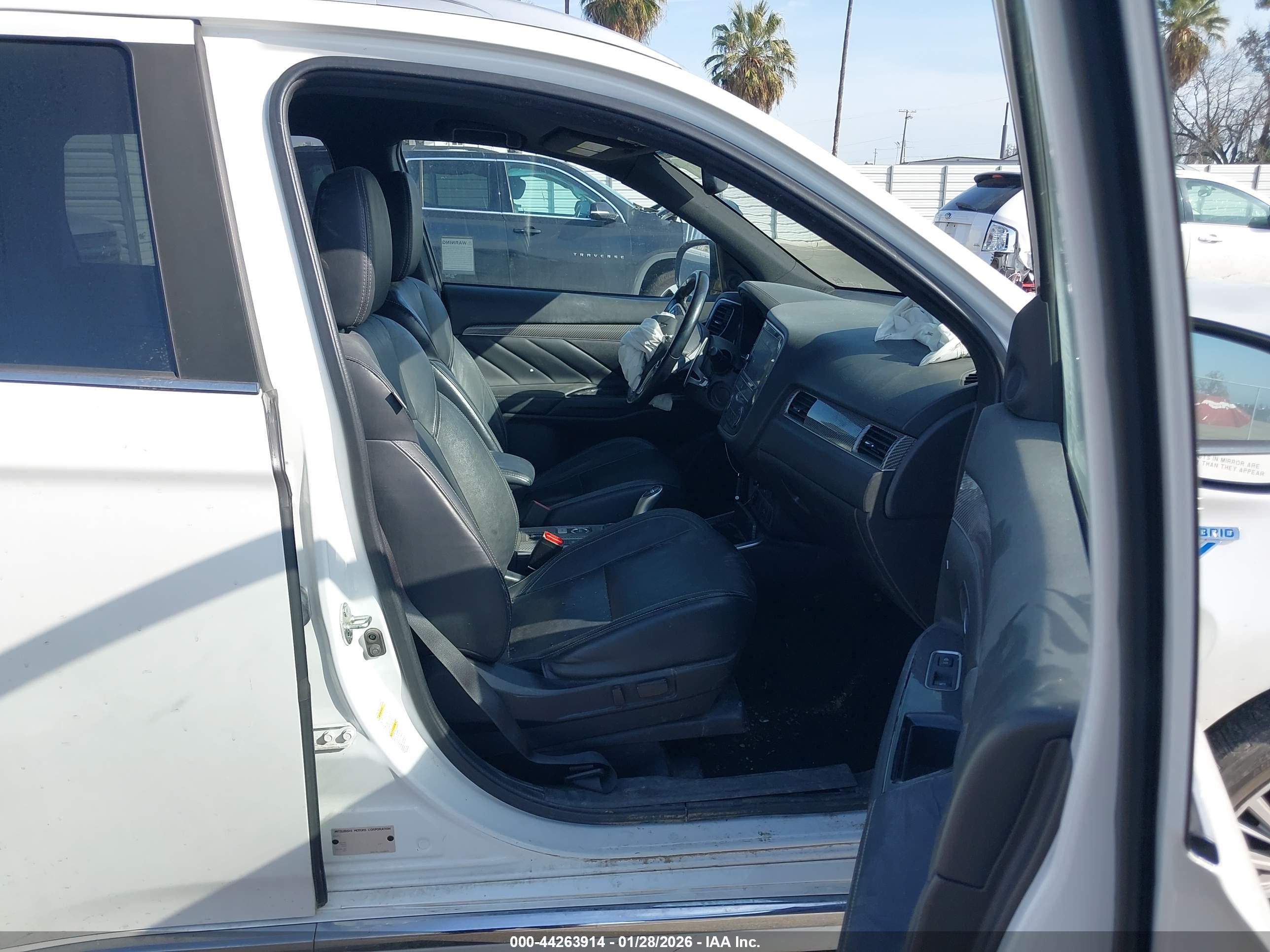 MITSUBISHI OUTLANDER image 5