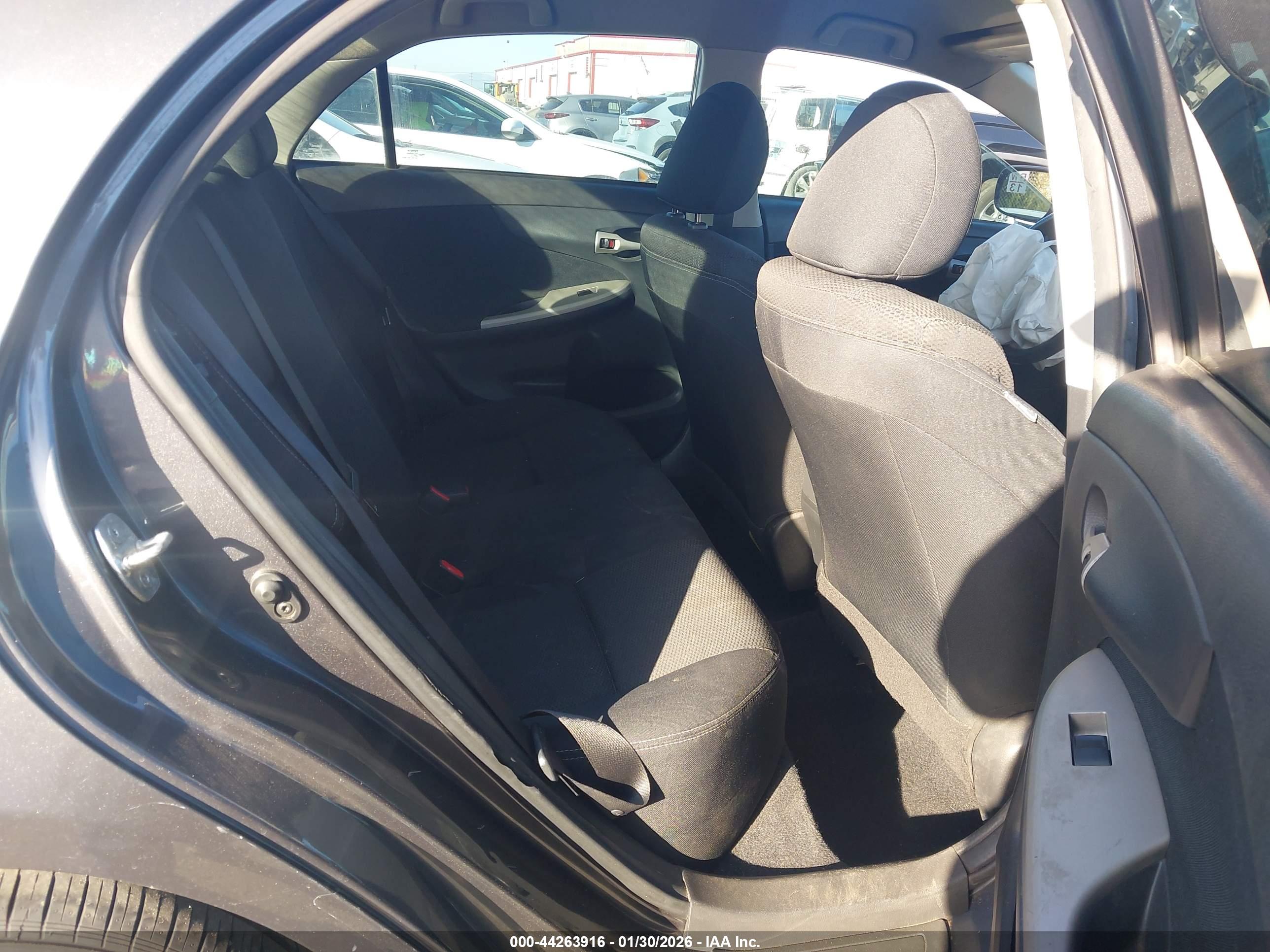 TOYOTA COROLLA image 8