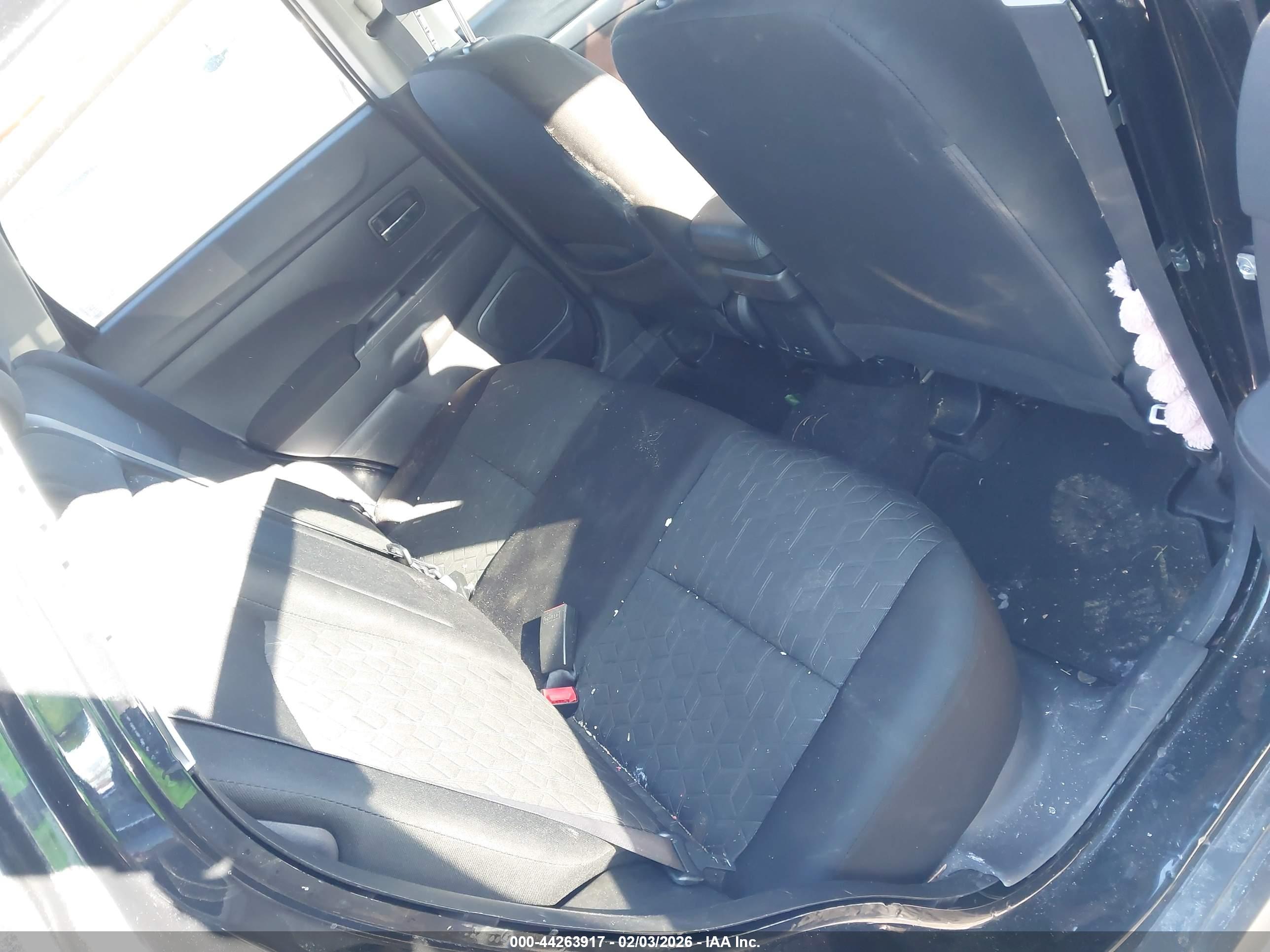 MITSUBISHI OUTLANDER image 8