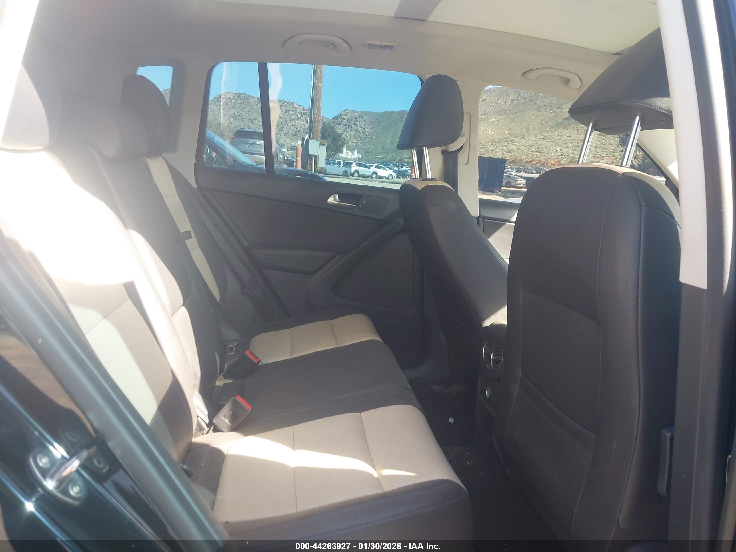 VOLKSWAGEN TIGUAN image 8