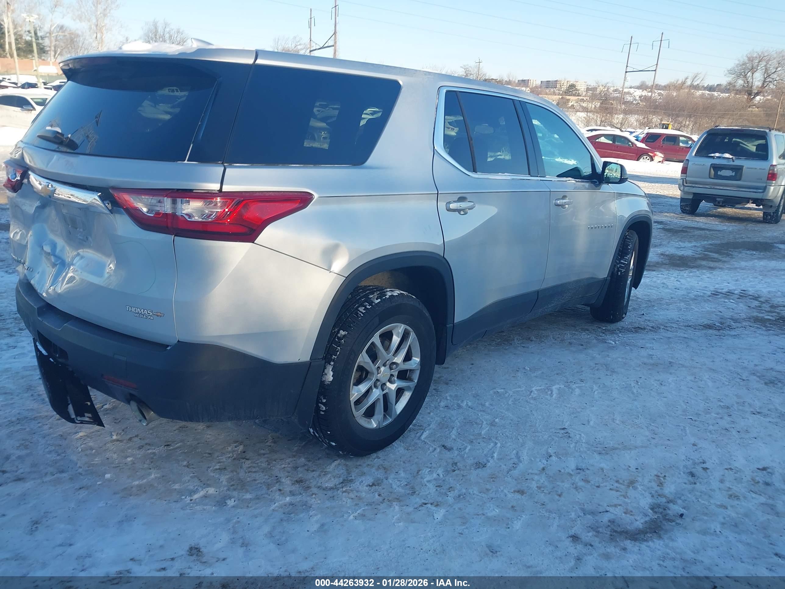 CHEVROLET TRAVERSE image 4