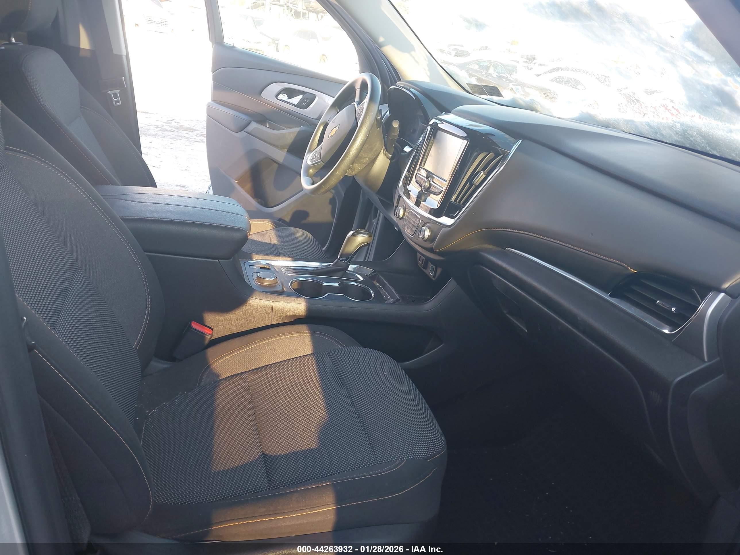 CHEVROLET TRAVERSE image 5