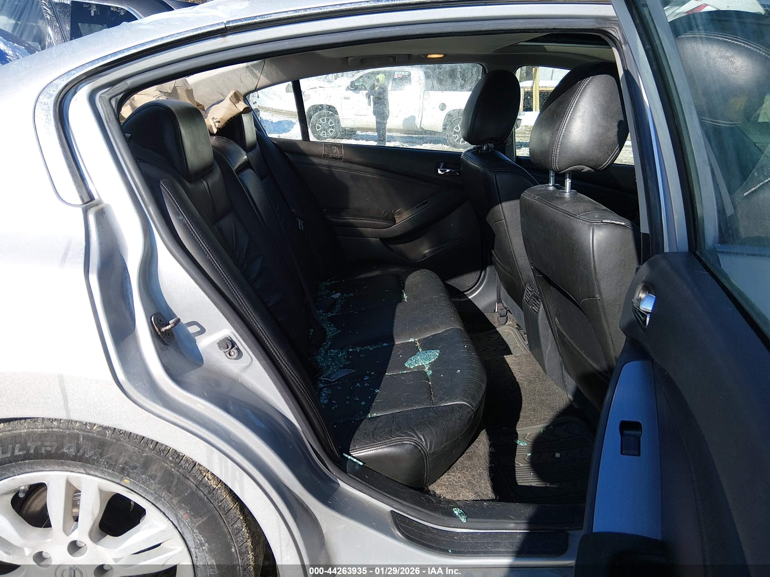 NISSAN ALTIMA image 8