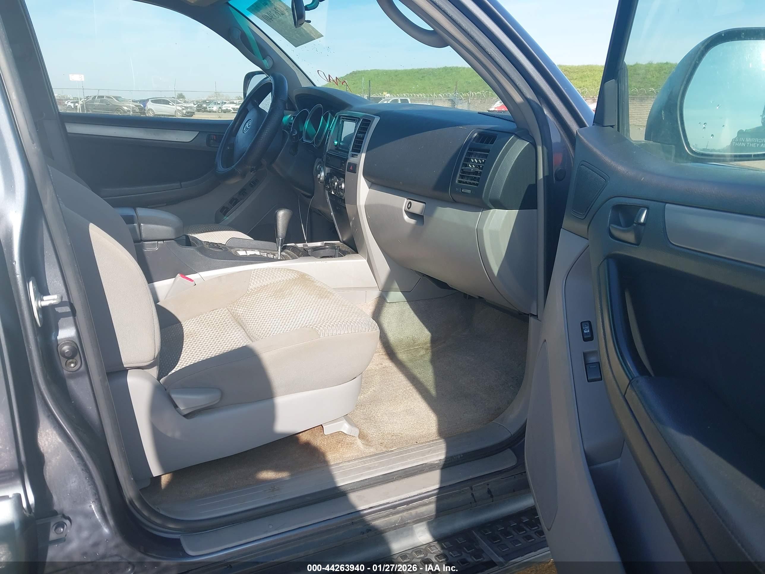 TOYOTA 4RUNNER image 5