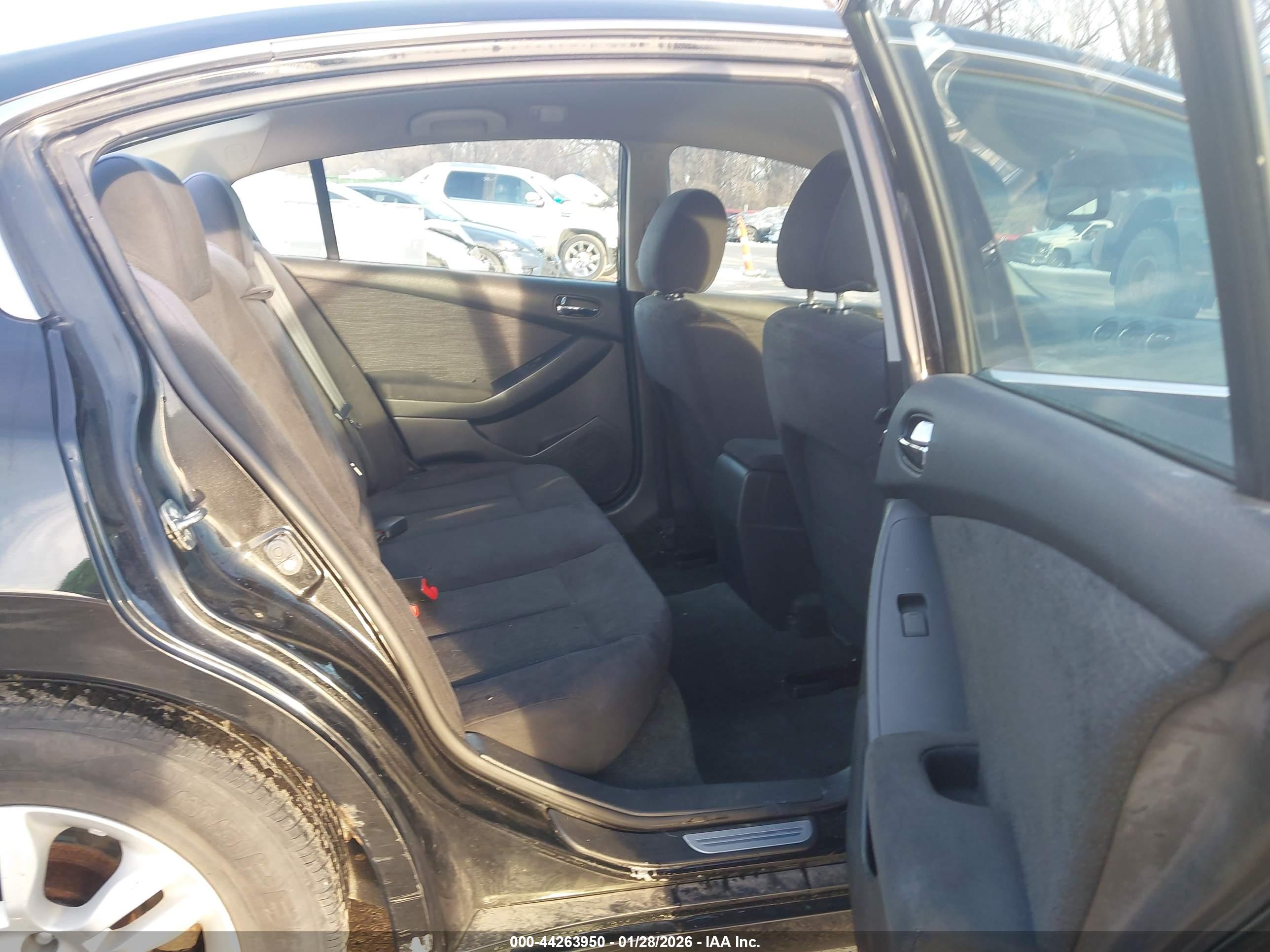 NISSAN ALTIMA image 8