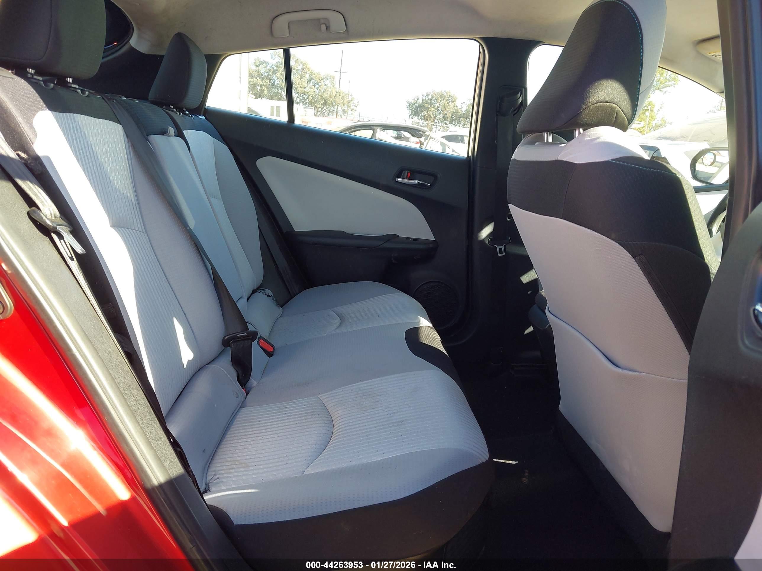 TOYOTA PRIUS image 8