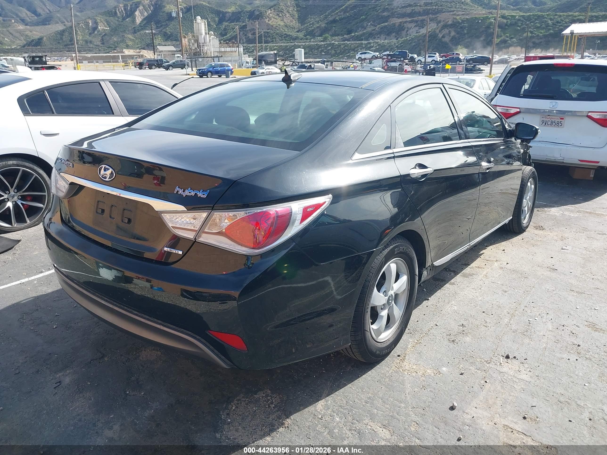 HYUNDAI SONATA image 4