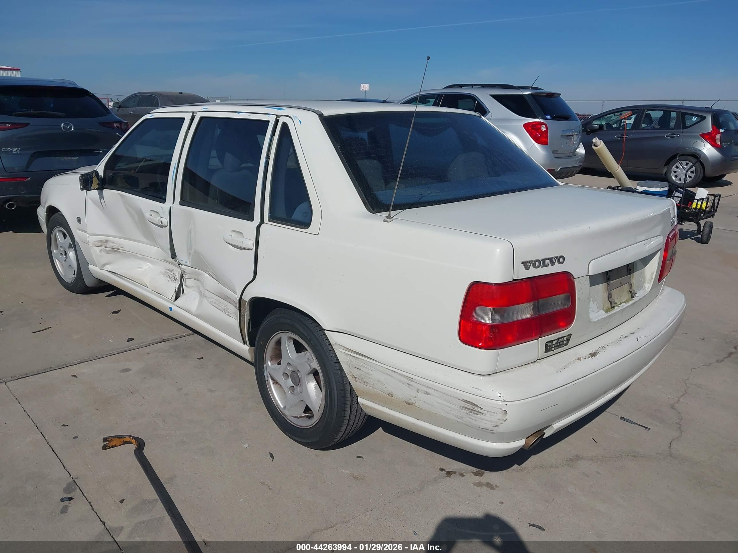 VOLVO S70 image 3