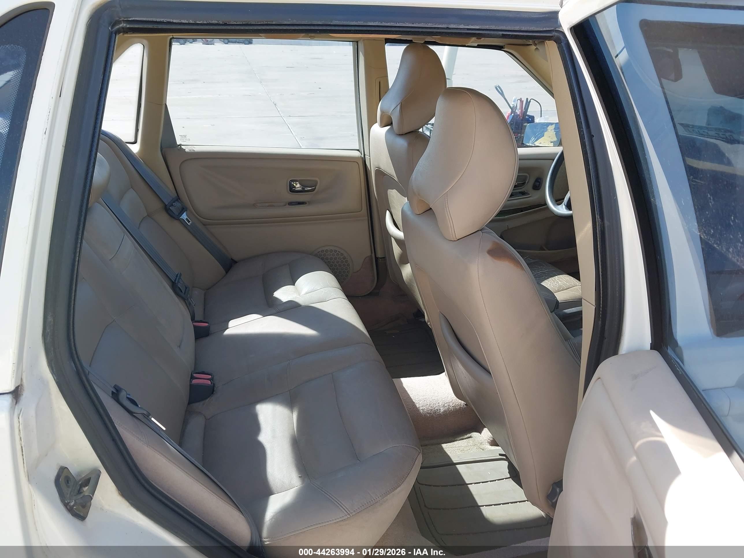 VOLVO S70 image 8