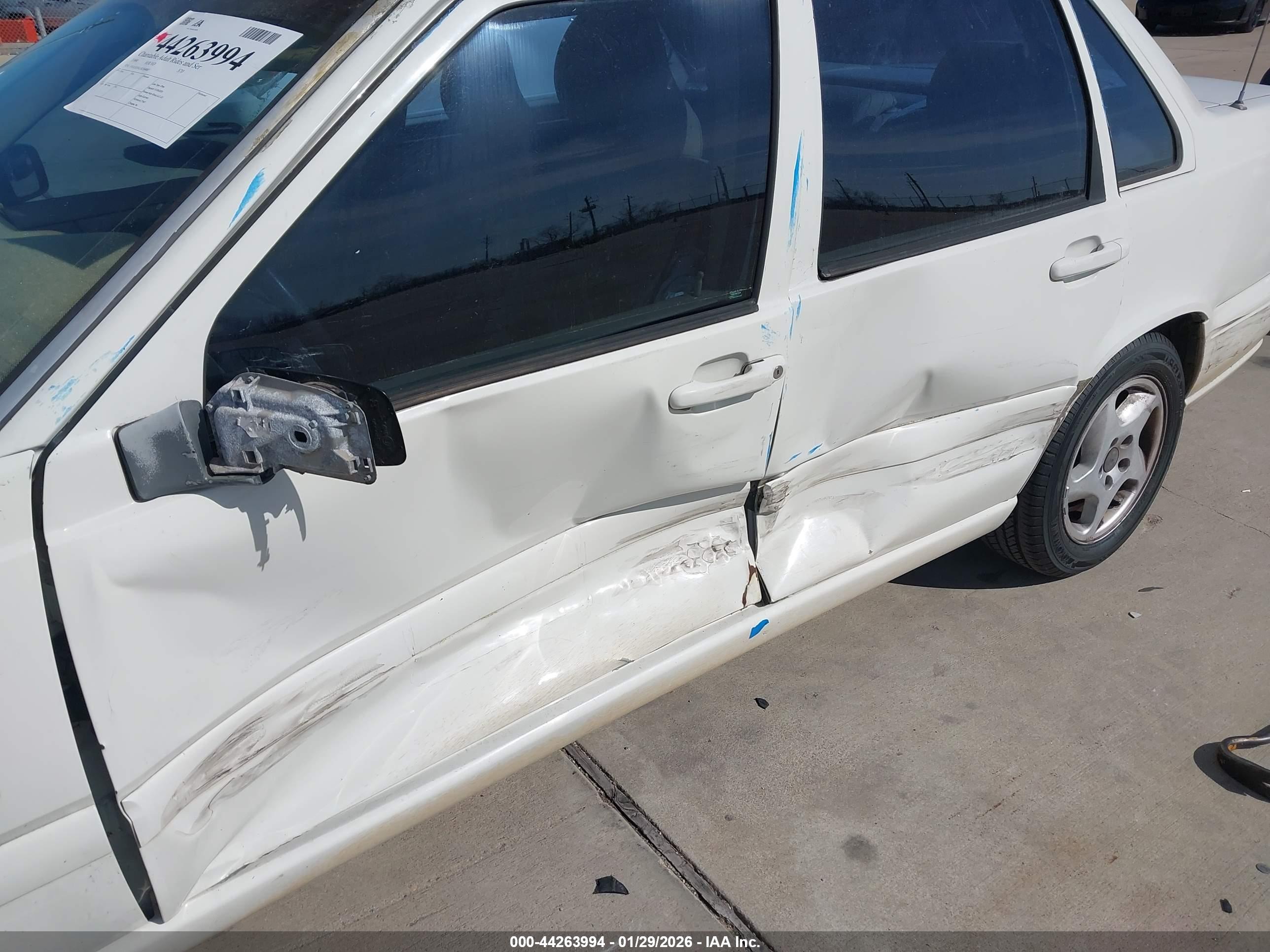 VOLVO S70 image 9