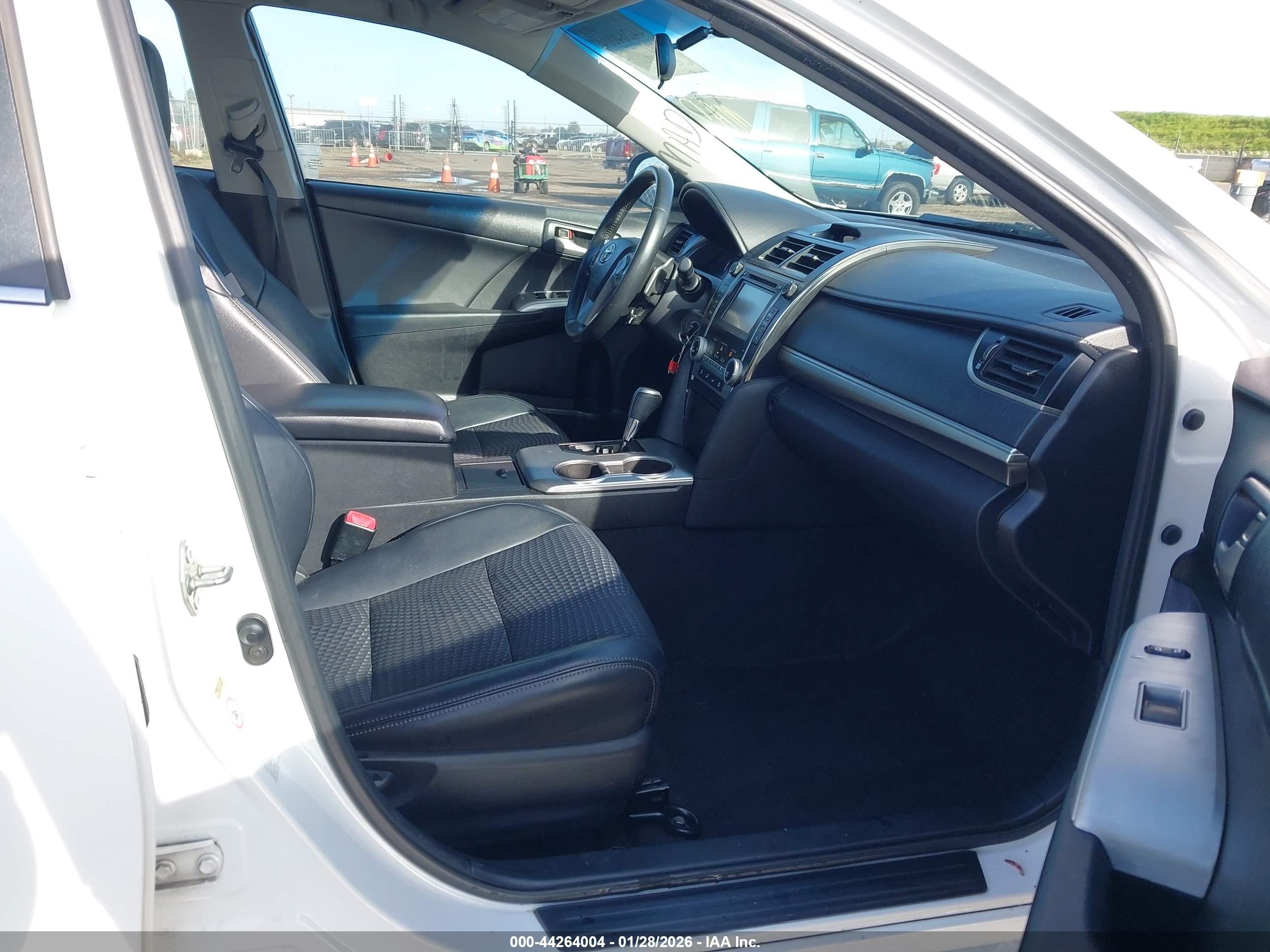TOYOTA CAMRY image 5