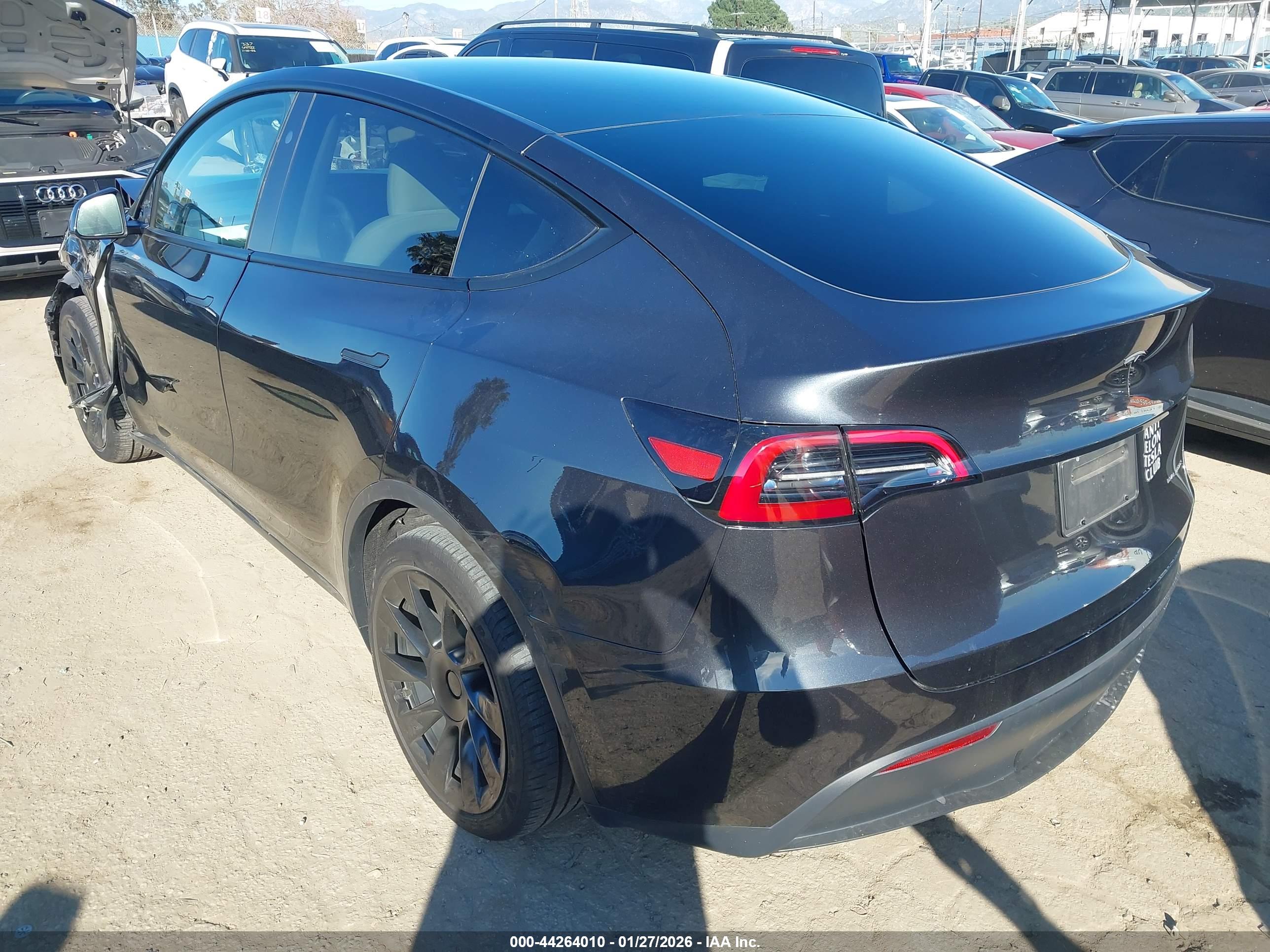 TESLA MODEL image 3