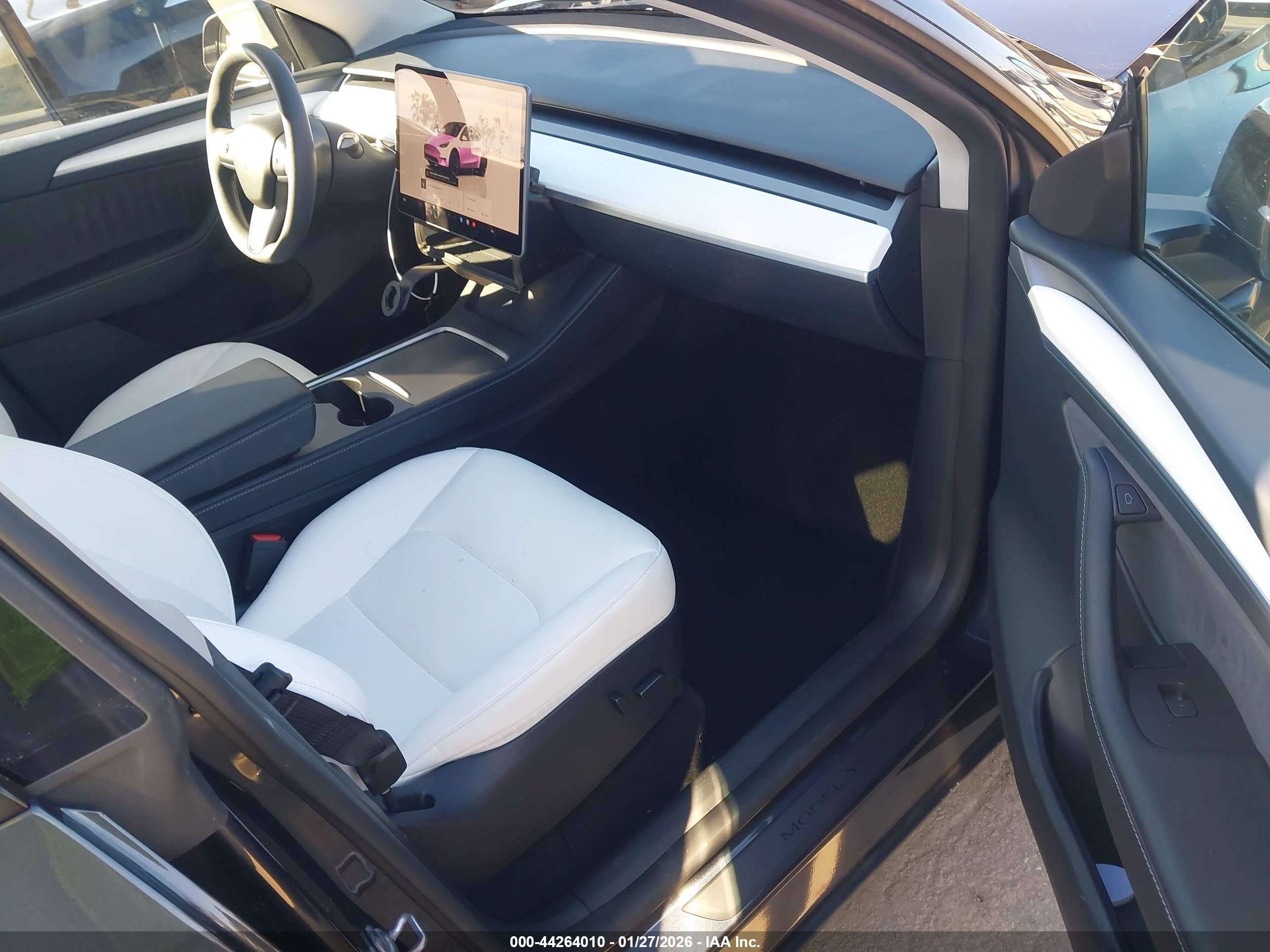 TESLA MODEL image 5