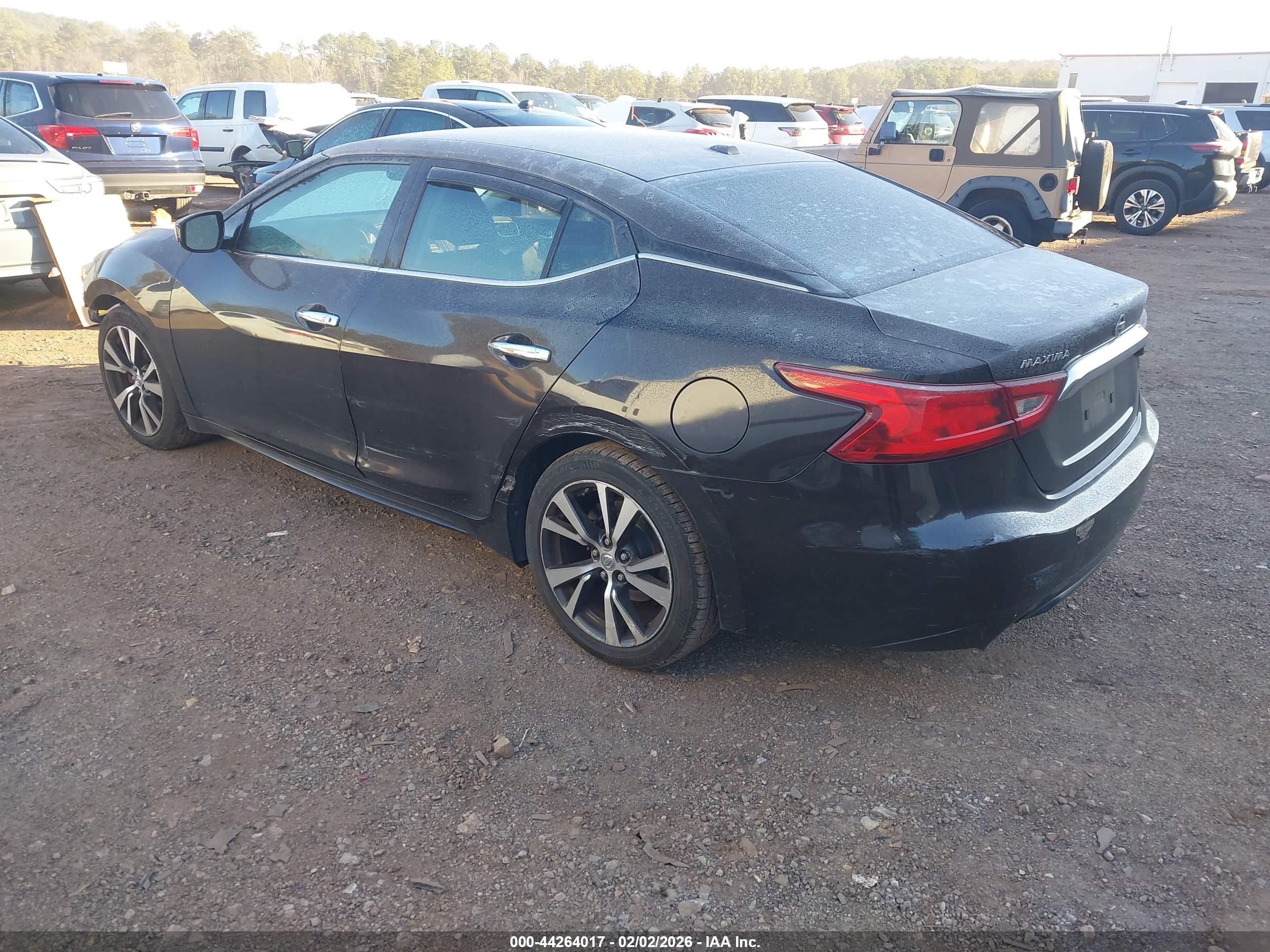 NISSAN MAXIMA image 3