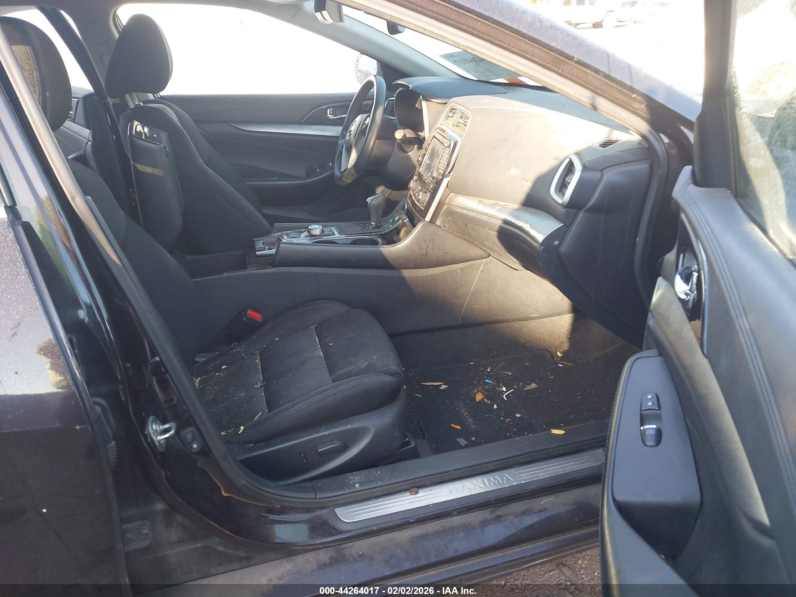 NISSAN MAXIMA image 5