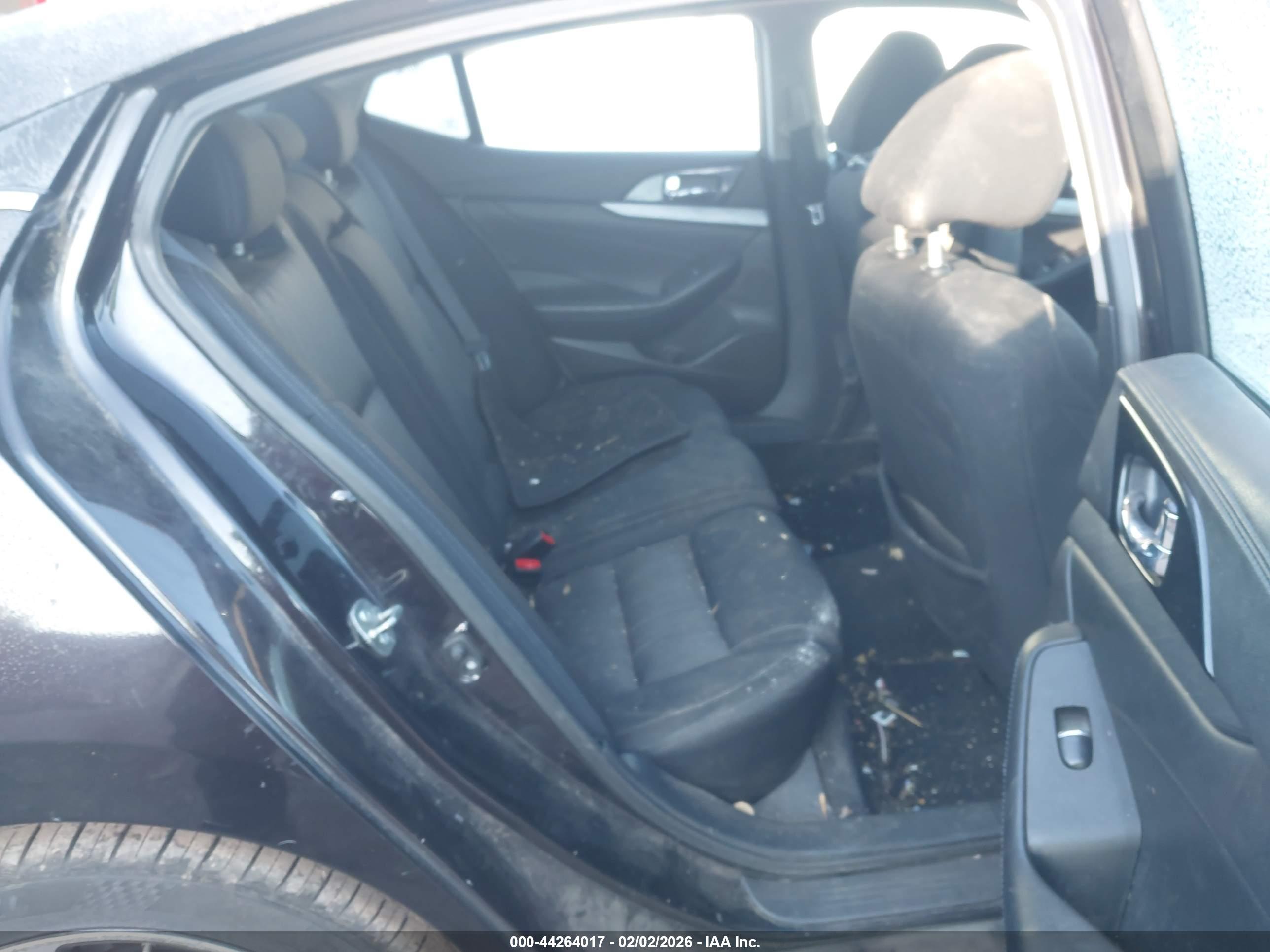 NISSAN MAXIMA image 8