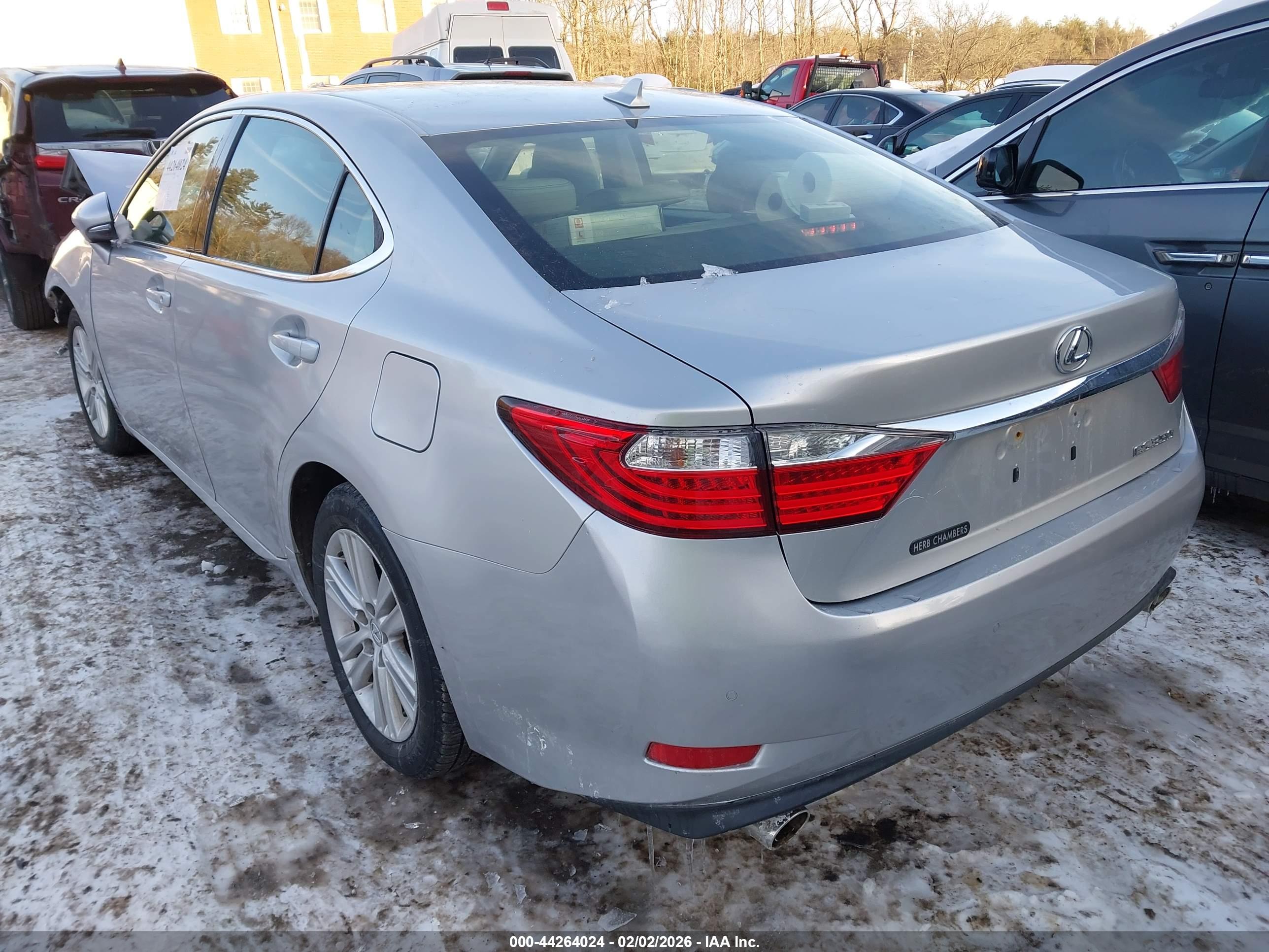 LEXUS ES image 3