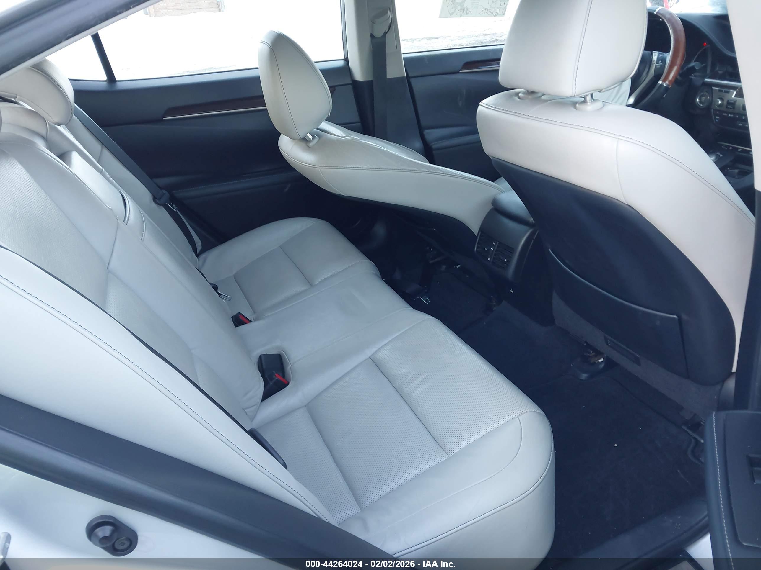 LEXUS ES image 8