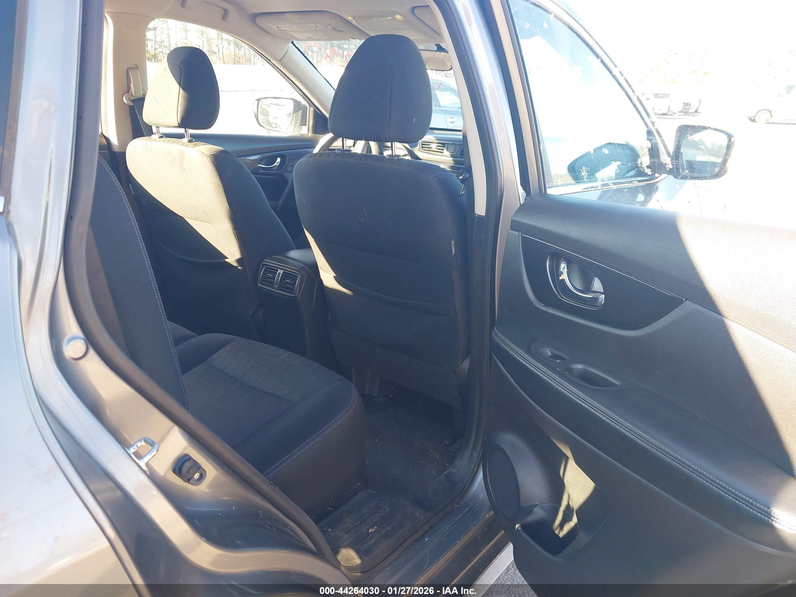 NISSAN ROGUE image 8
